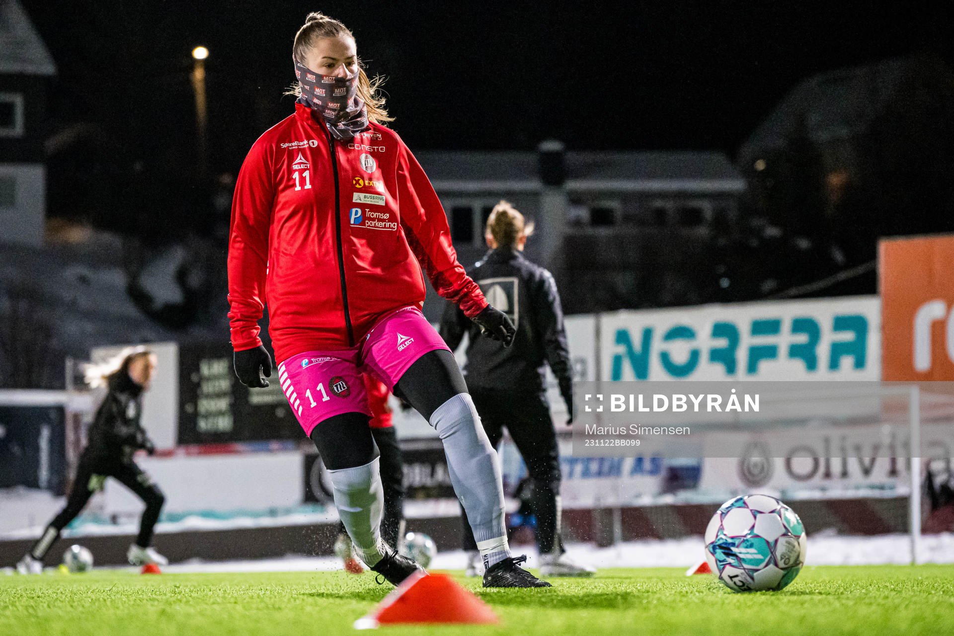 Ardita Iseni of TIL 2020 warms up