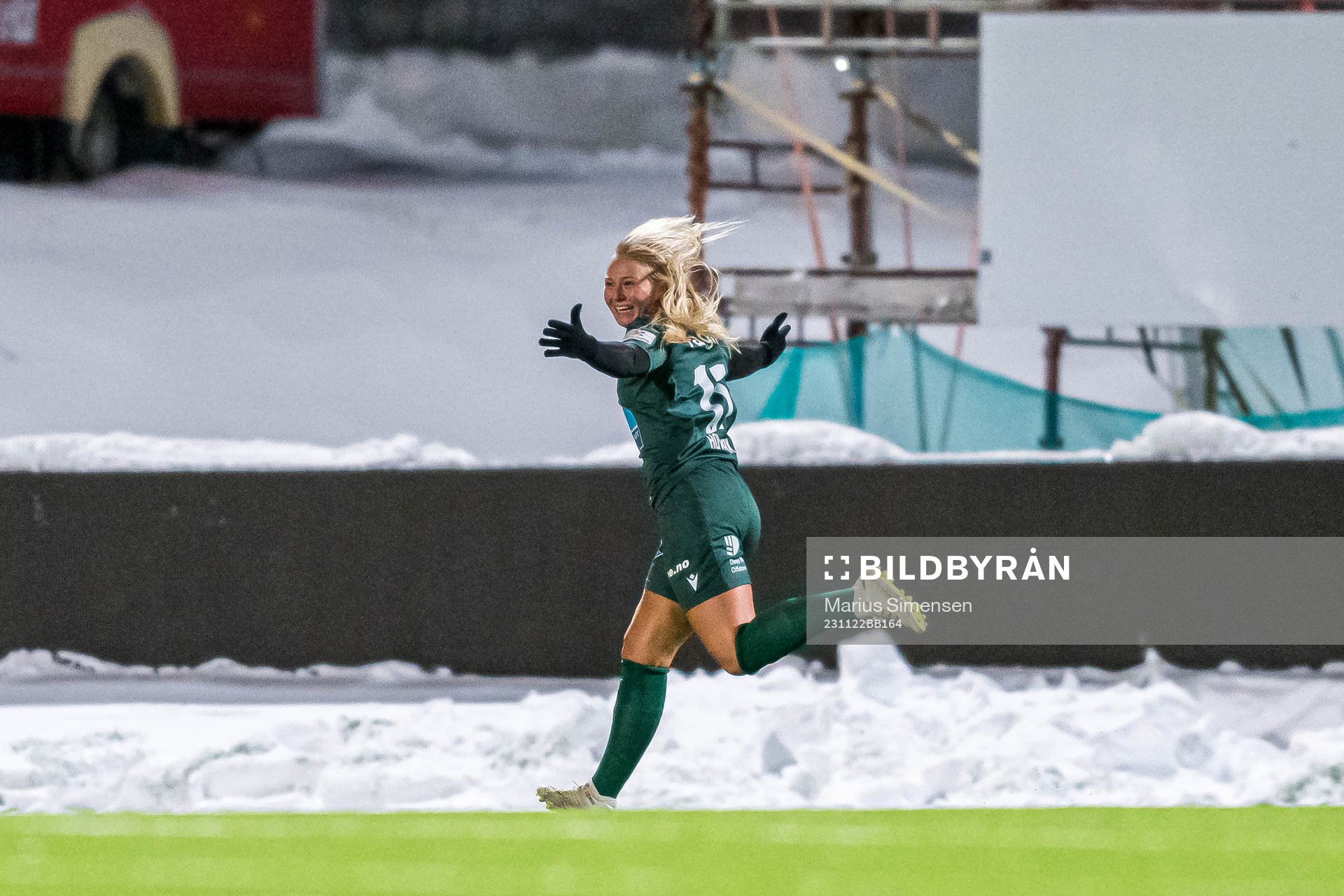 Maria Hovmark of Avaldsnes celebrates