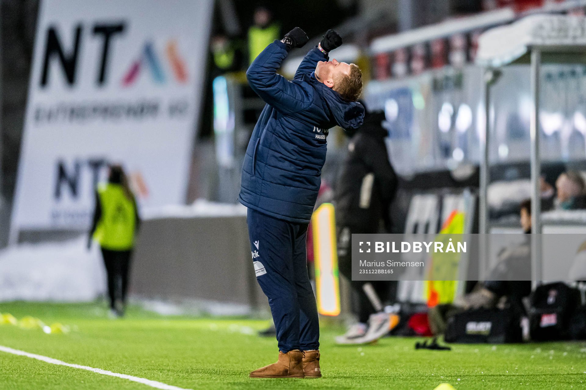 John Arne Riise, head coach of Avaldsnes, celebrates after 0-2 during the Toppserien playoff football match between TIL 2020 and Avaldsnes on November 22, 2023 in Tromsø.