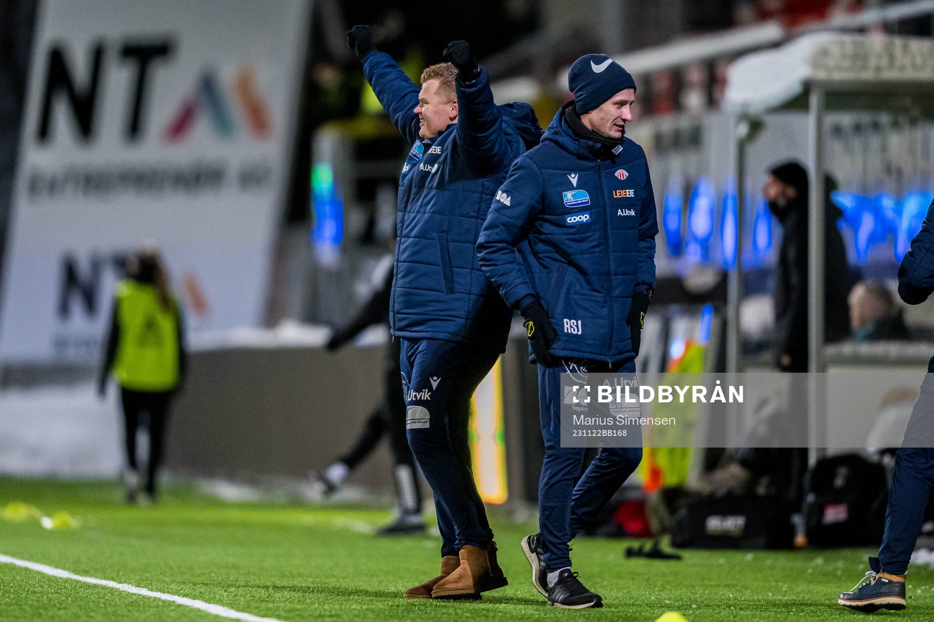 John Arne Riise, head coach of Avaldsnes, celebrates after 0-2 during the Toppserien playoff football match between TIL 2020 and Avaldsnes on November 22, 2023 in Tromsø.