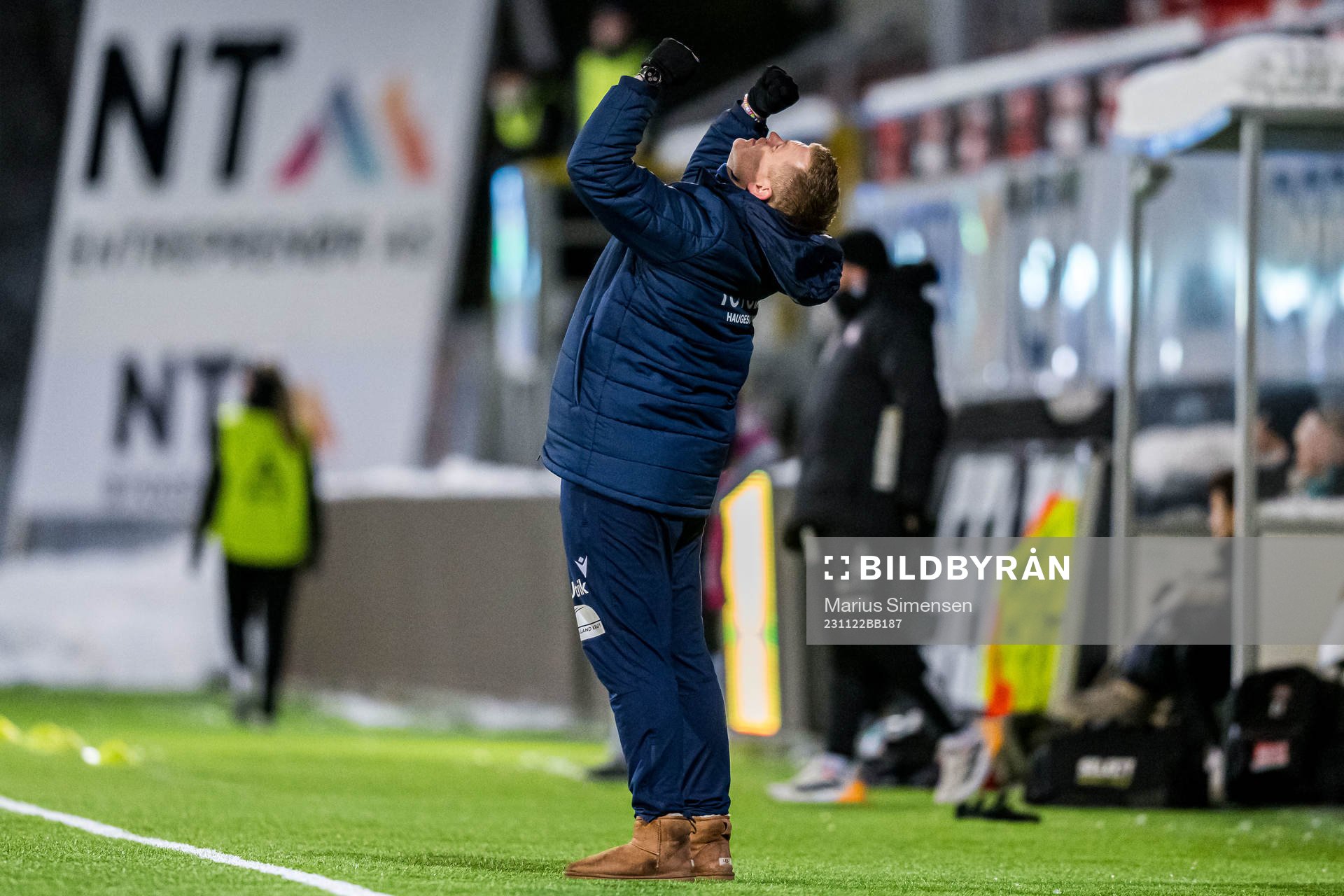 John Arne Riise, head coach of Avaldsnes, celebrates