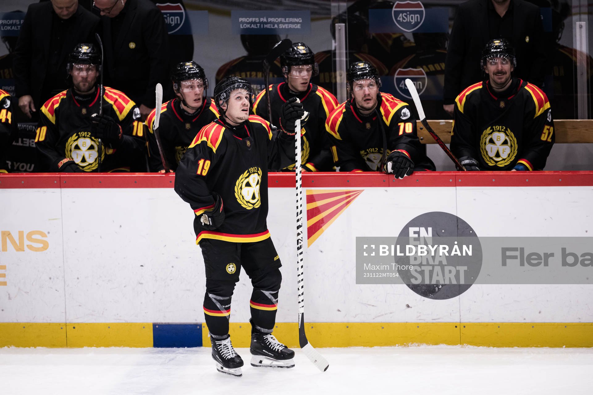 Brynäs IFs Tyler Kelleher inväntar en videobedömning