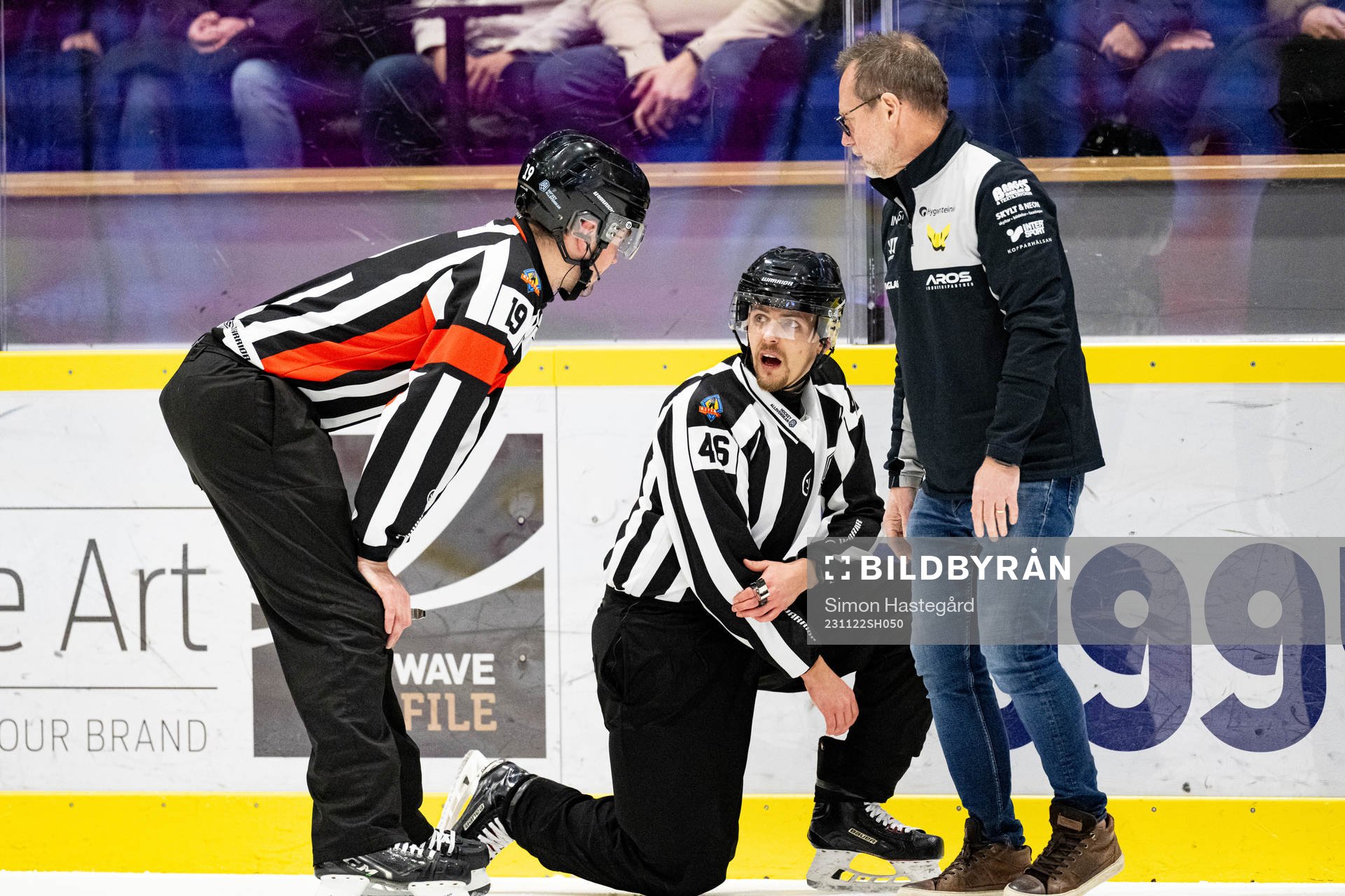 Linjedomare Niclas Rosendahl har ont