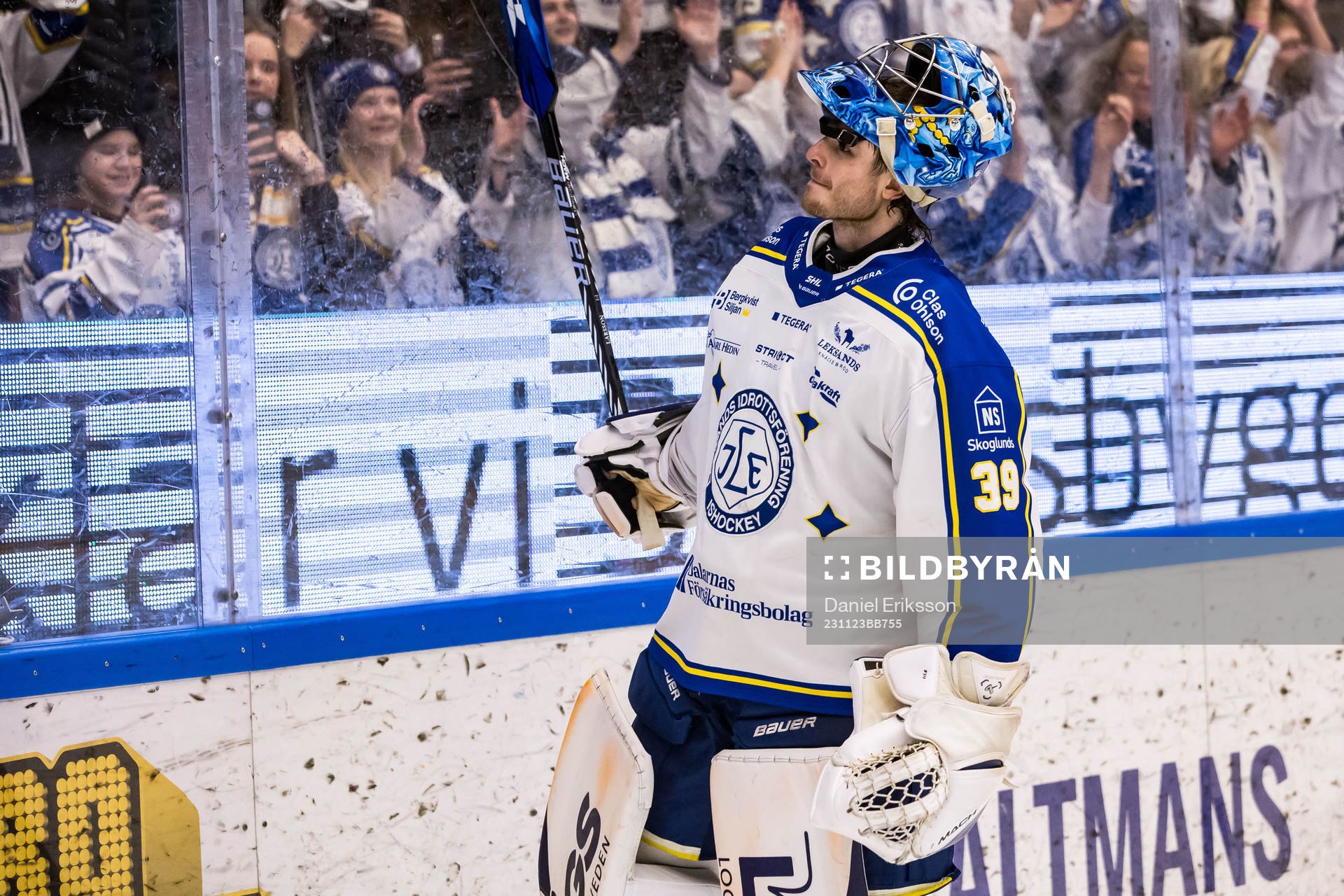 Leksands IFs målvakt Filip Larsson jublar