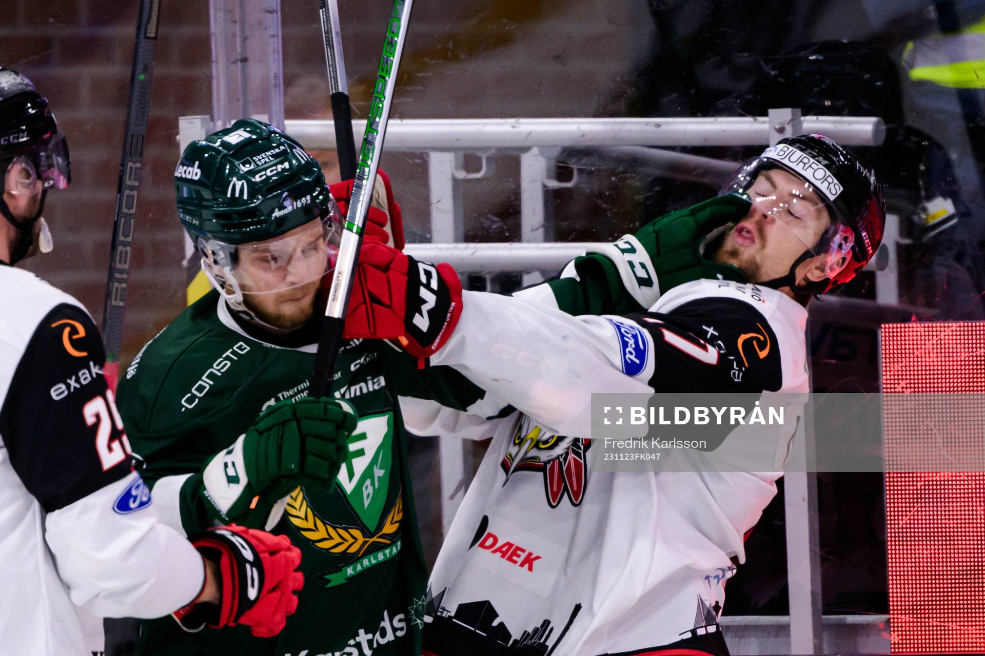 Färjestads Marcus Westfält och Malmö Redhawks Johan