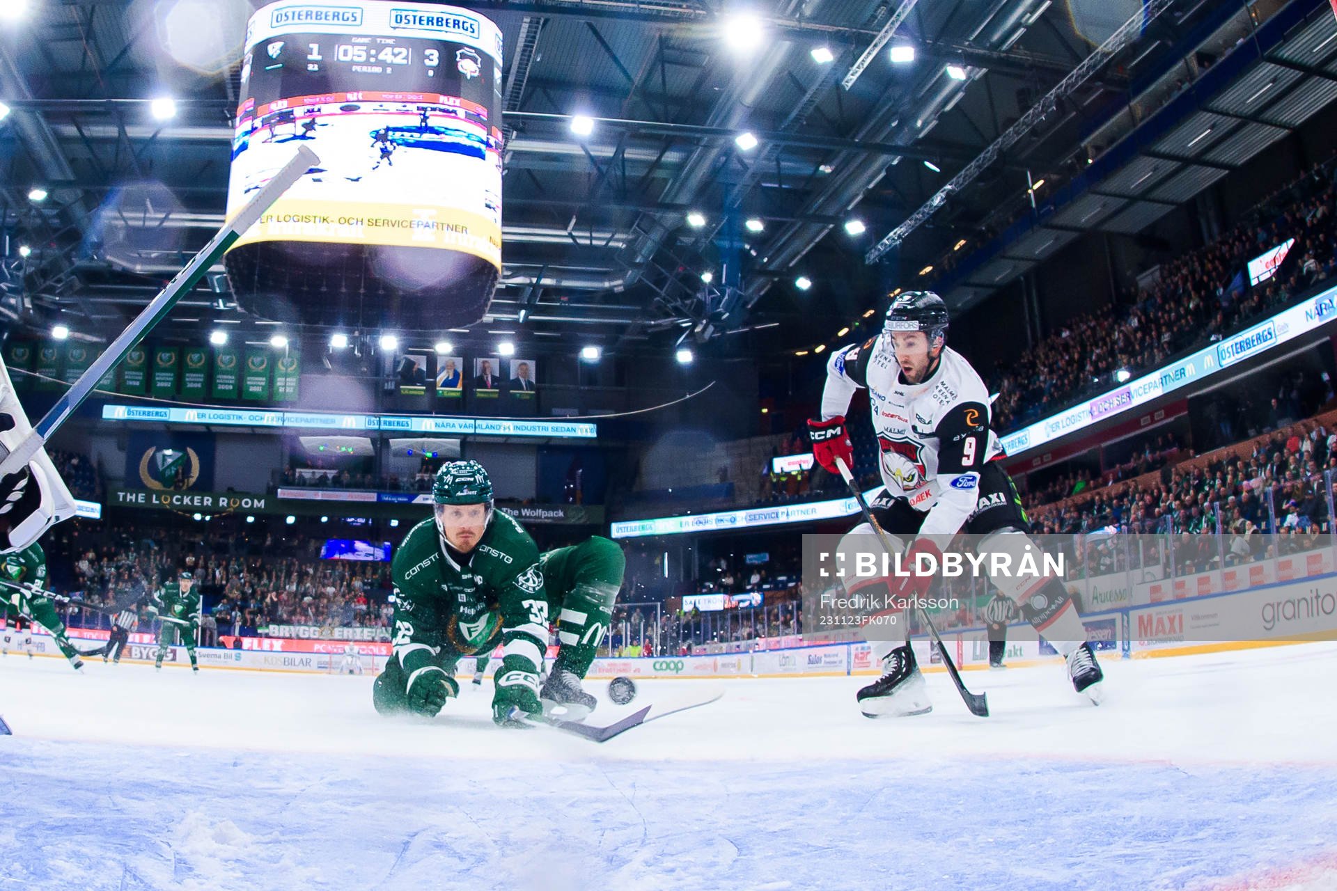 Färjestads Magnus Nygren och Malmö Redhawks Alan Quine