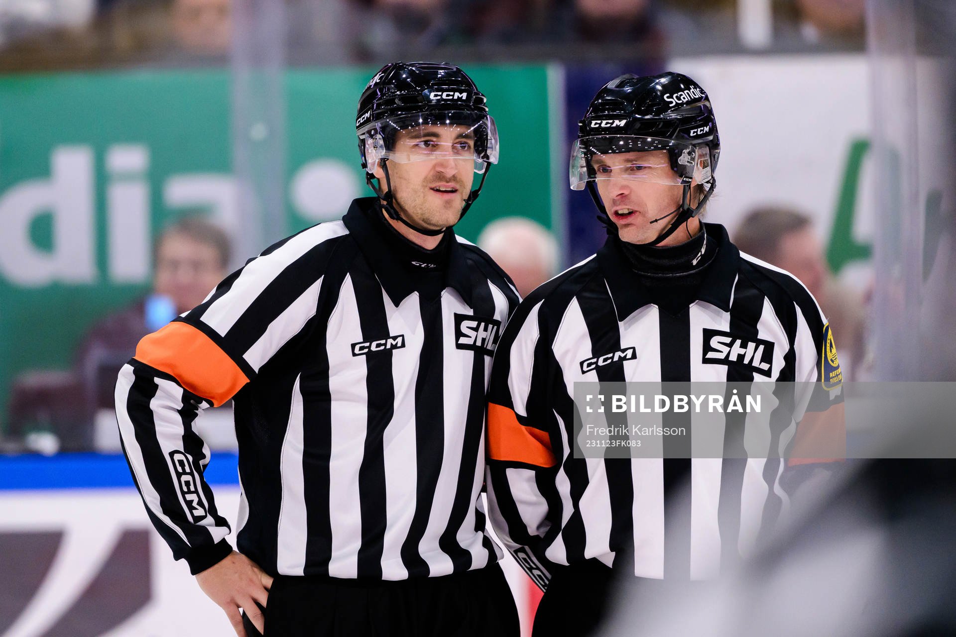 Domare Kristoffer Folkstrand och Domare Mikael Andersson