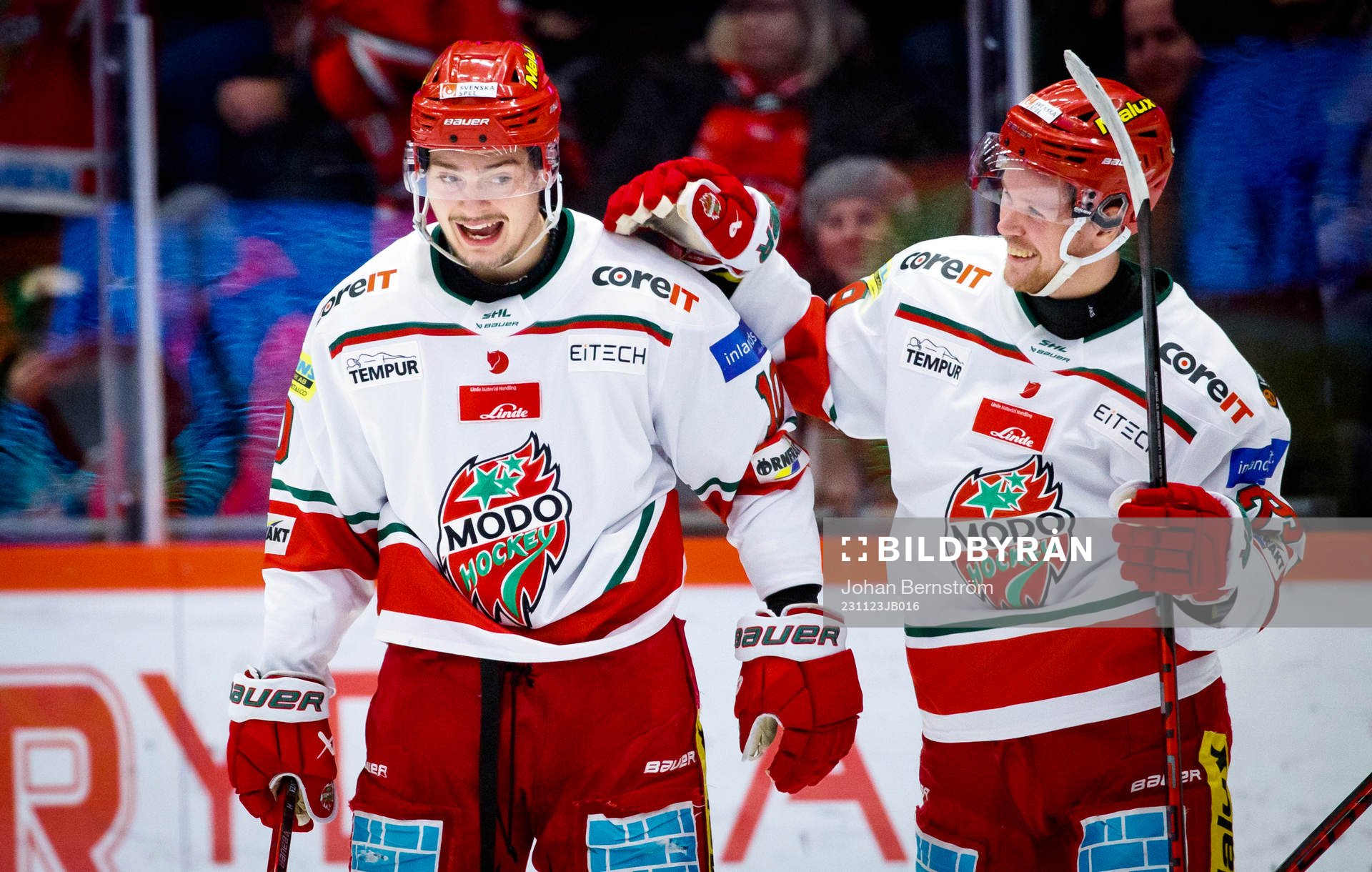 MoDos Sampo Ranta jublar vid 0-1 med Mikkel Aagaard