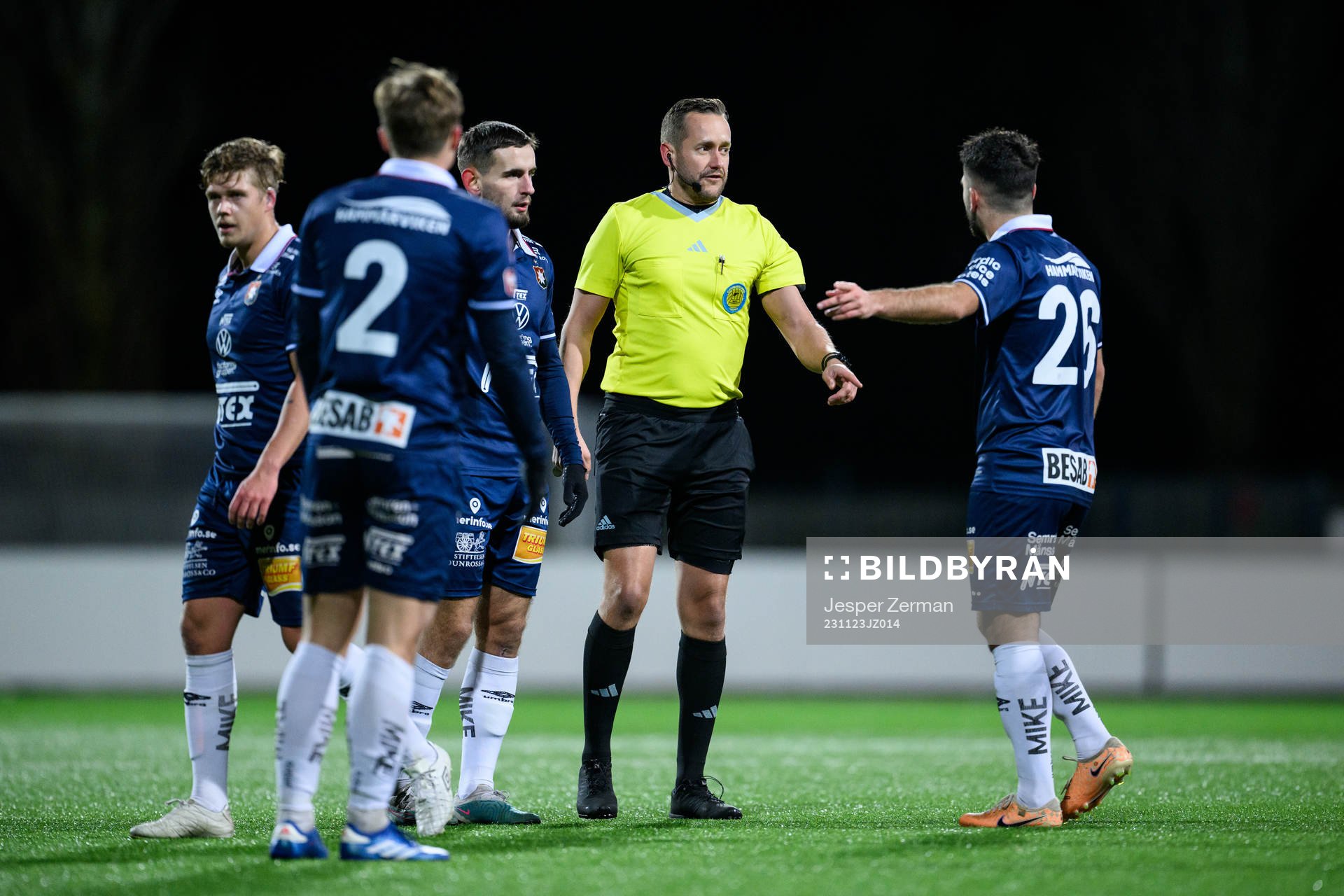 Domare Victor Wolf och Örgrytes Edi Sylisufaj