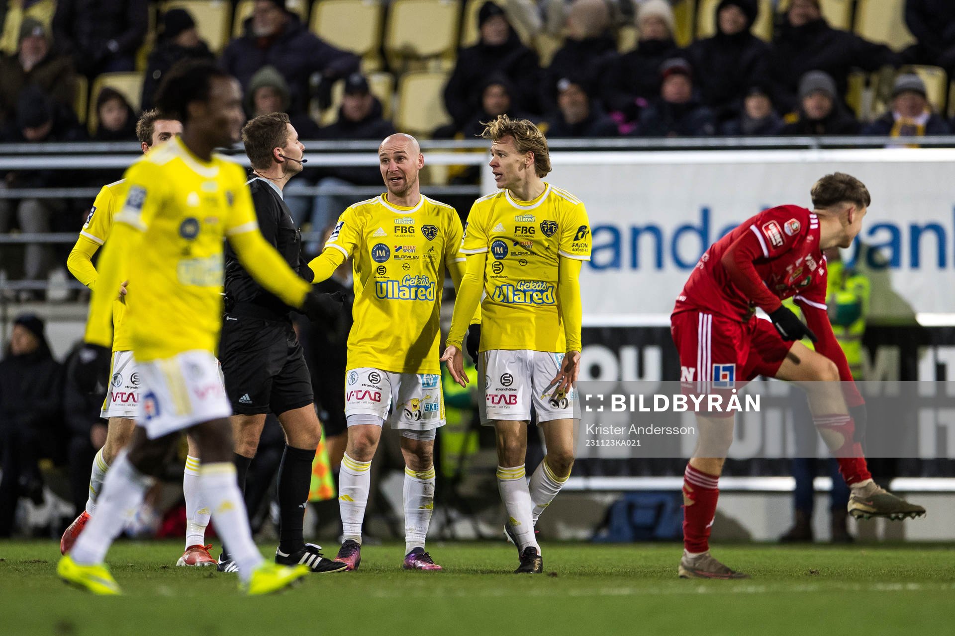 Falkenbergs Christoffer Carlsson och Melker Nilsson reagerar