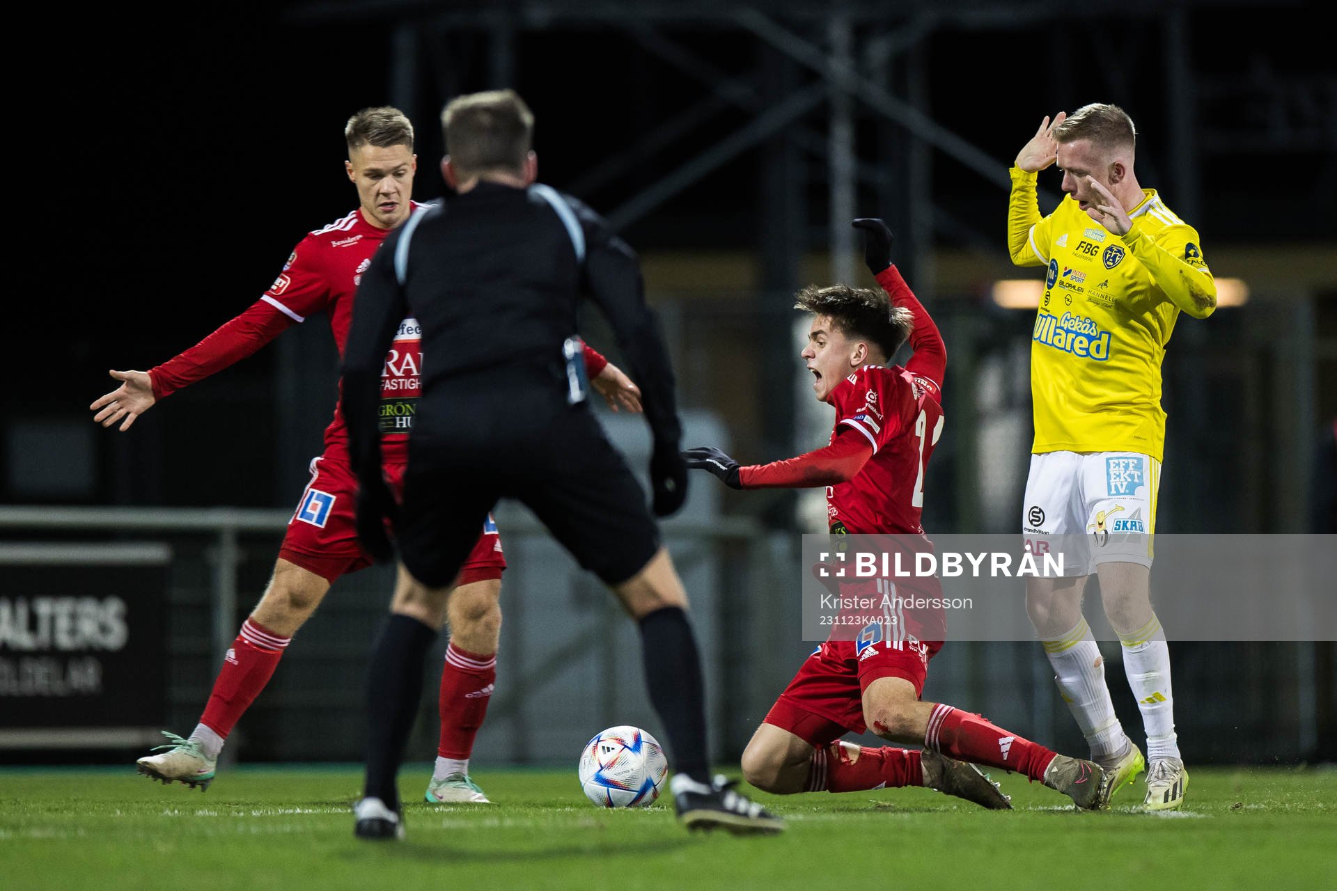 Skövde AIKs Isak Vidjeskog under kvalet till Superettan mellan Falkenberg och Skövde AIK den 23 november 2023 i Falkenberg.