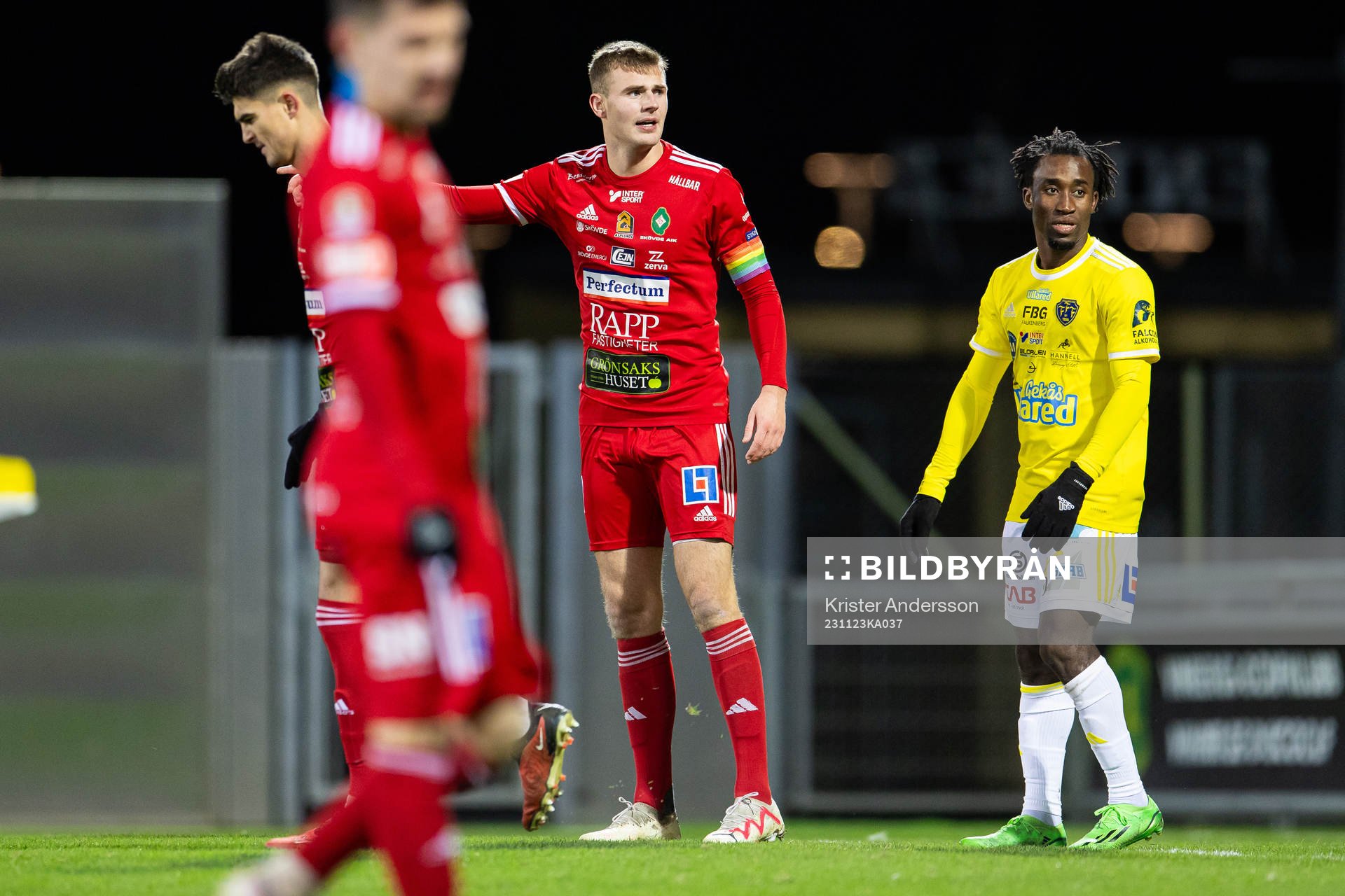 Skövde AIKs Filip Schyberg och Falkenbergs Godwin Aguda