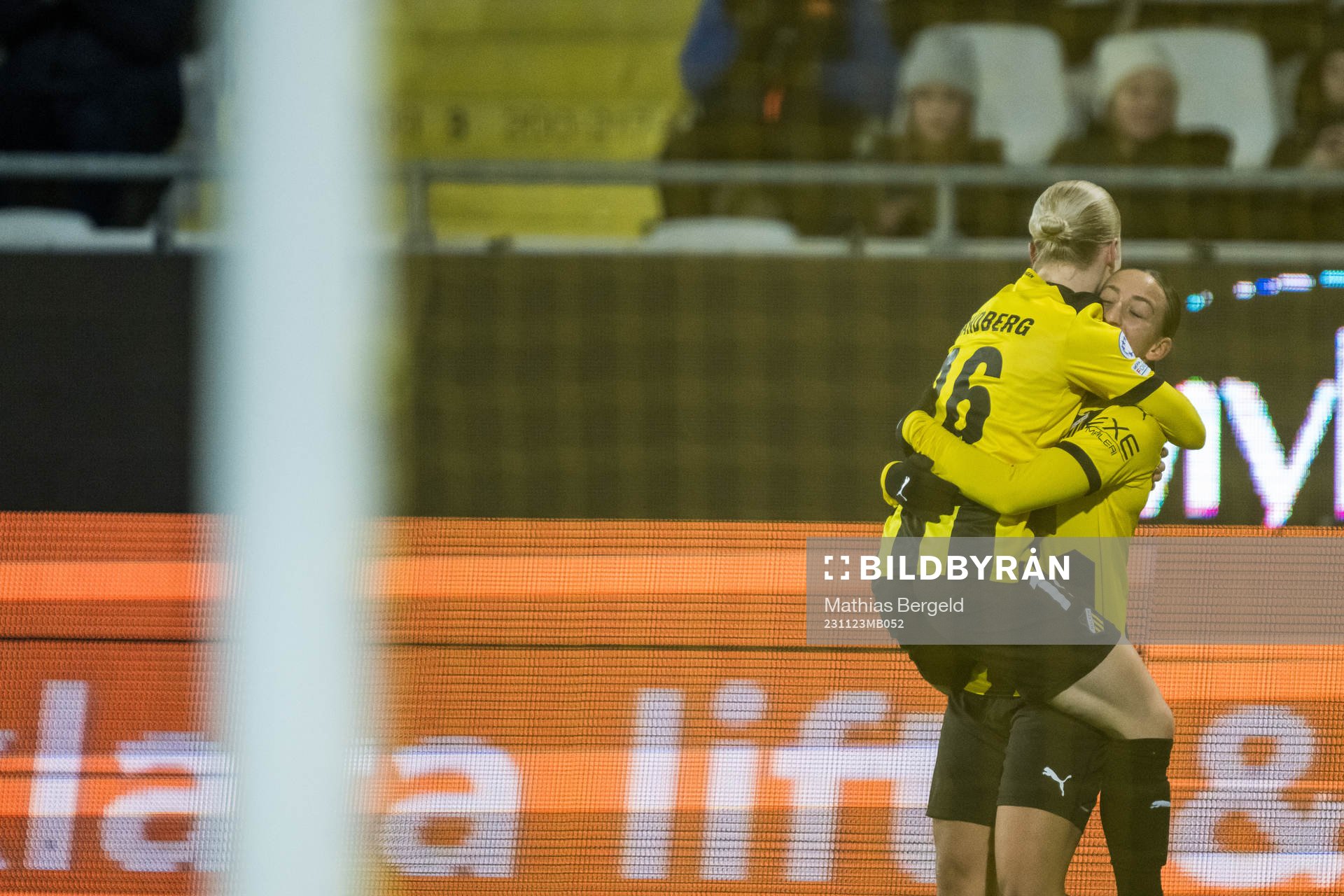 Anna Sandberg and Rusul Rosa Kafaji of Häcken celebrating