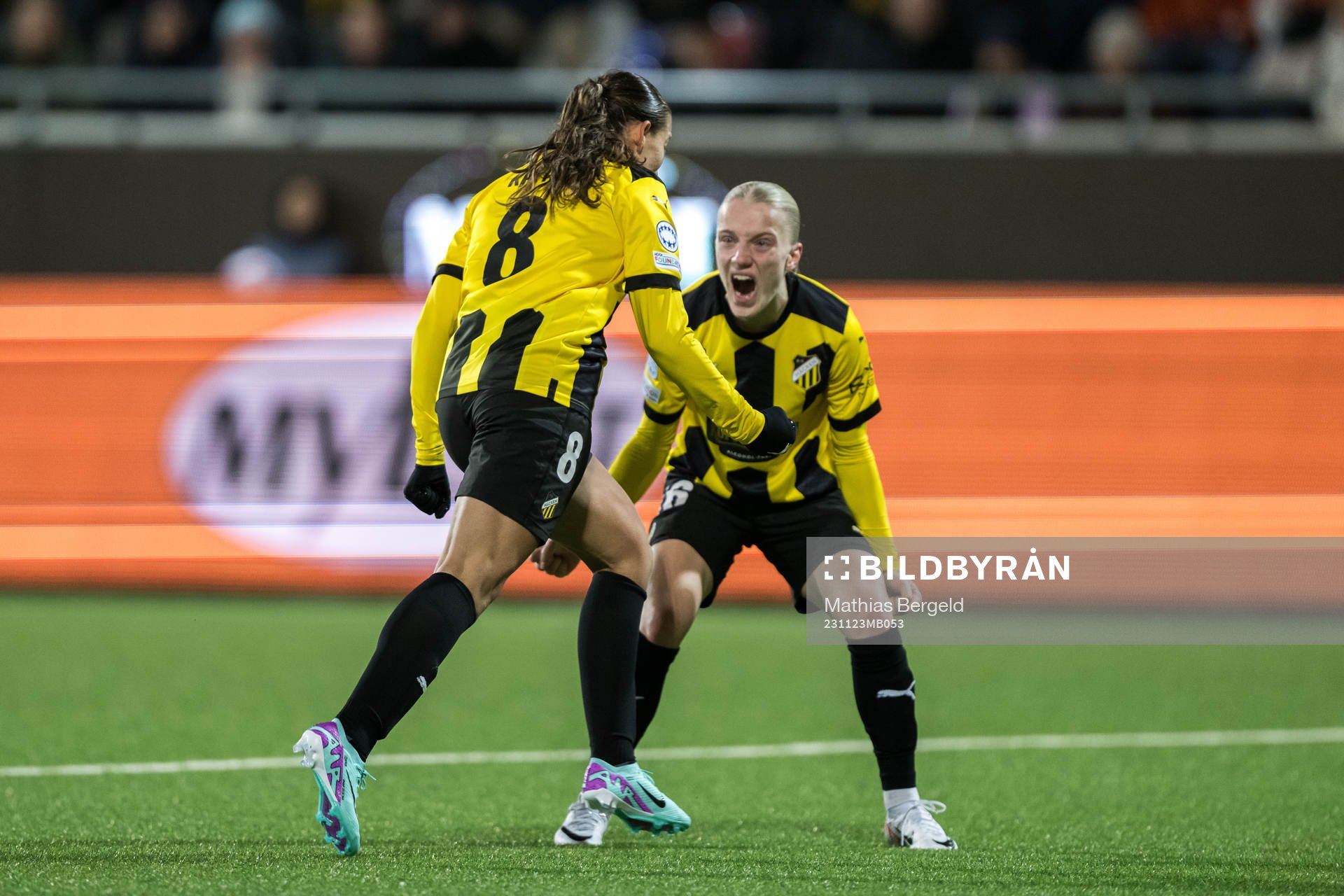 Anna Sandberg and Rusul Rosa Kafaji of Häcken celebrating