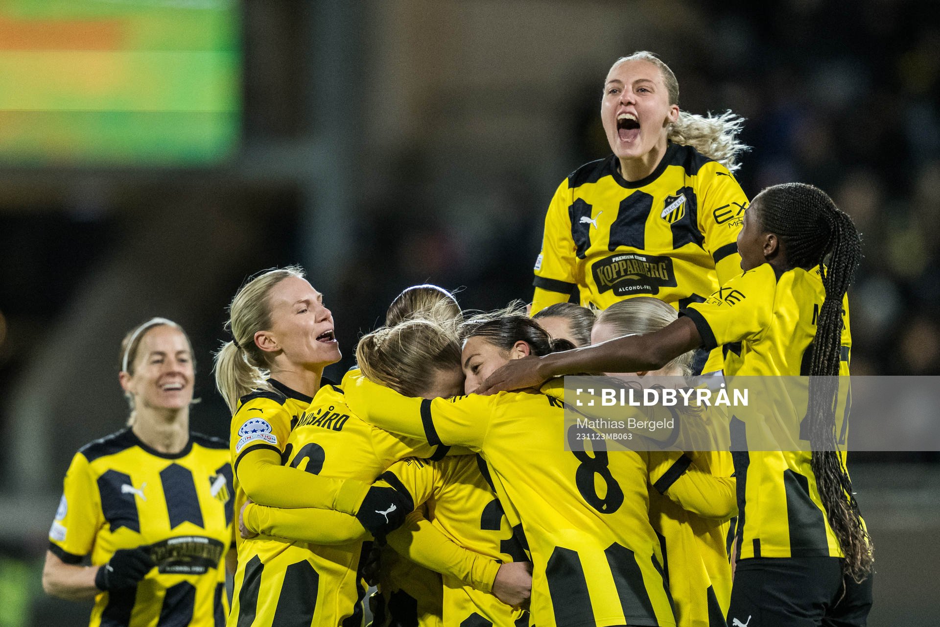 Katariina Kosola of Häcken celebrate the 2-1 goal with