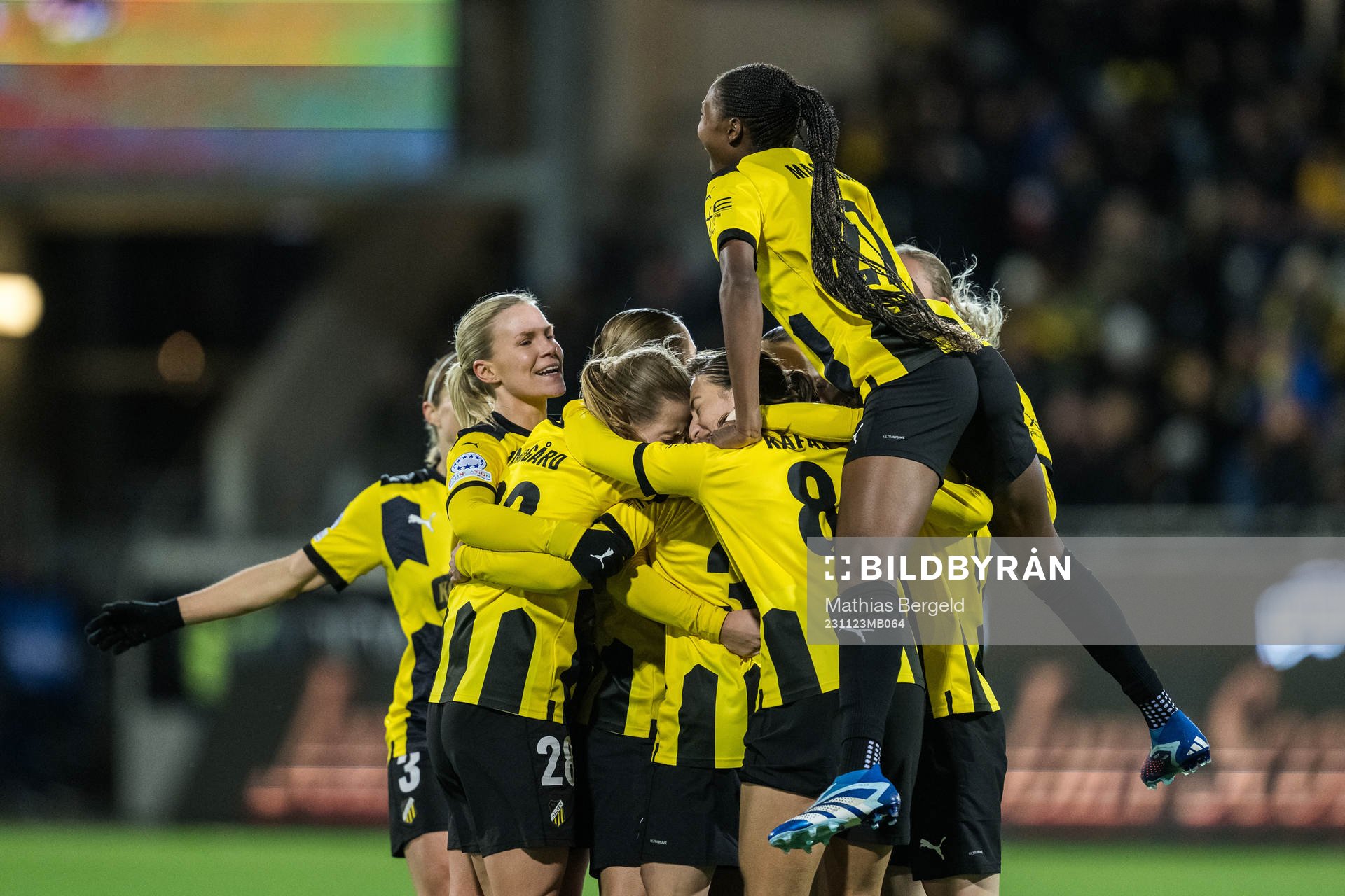 Katariina Kosola of Häcken celebrate the 2-1 goal with