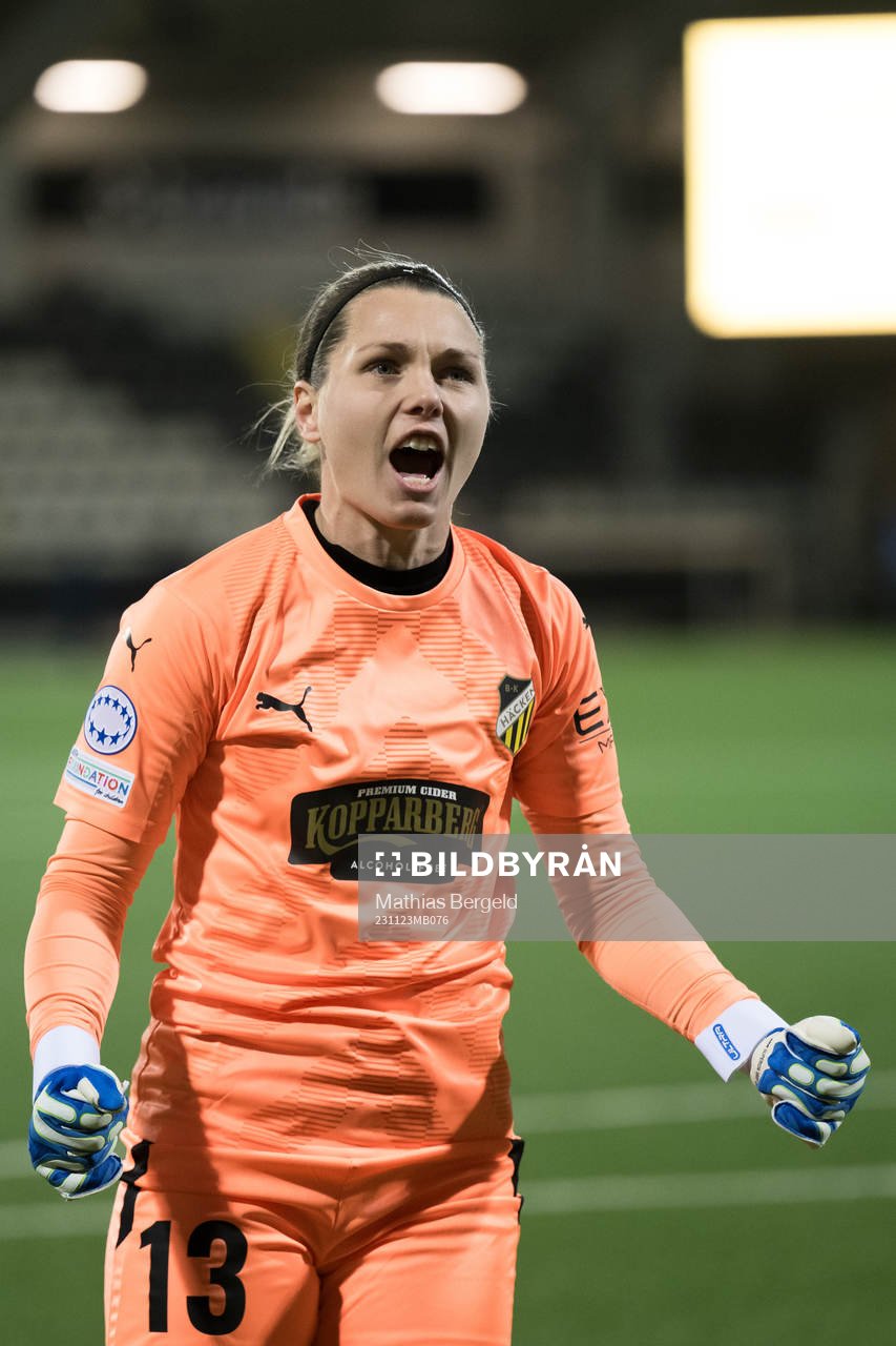 Jennifer Falk of Häcken celebrates