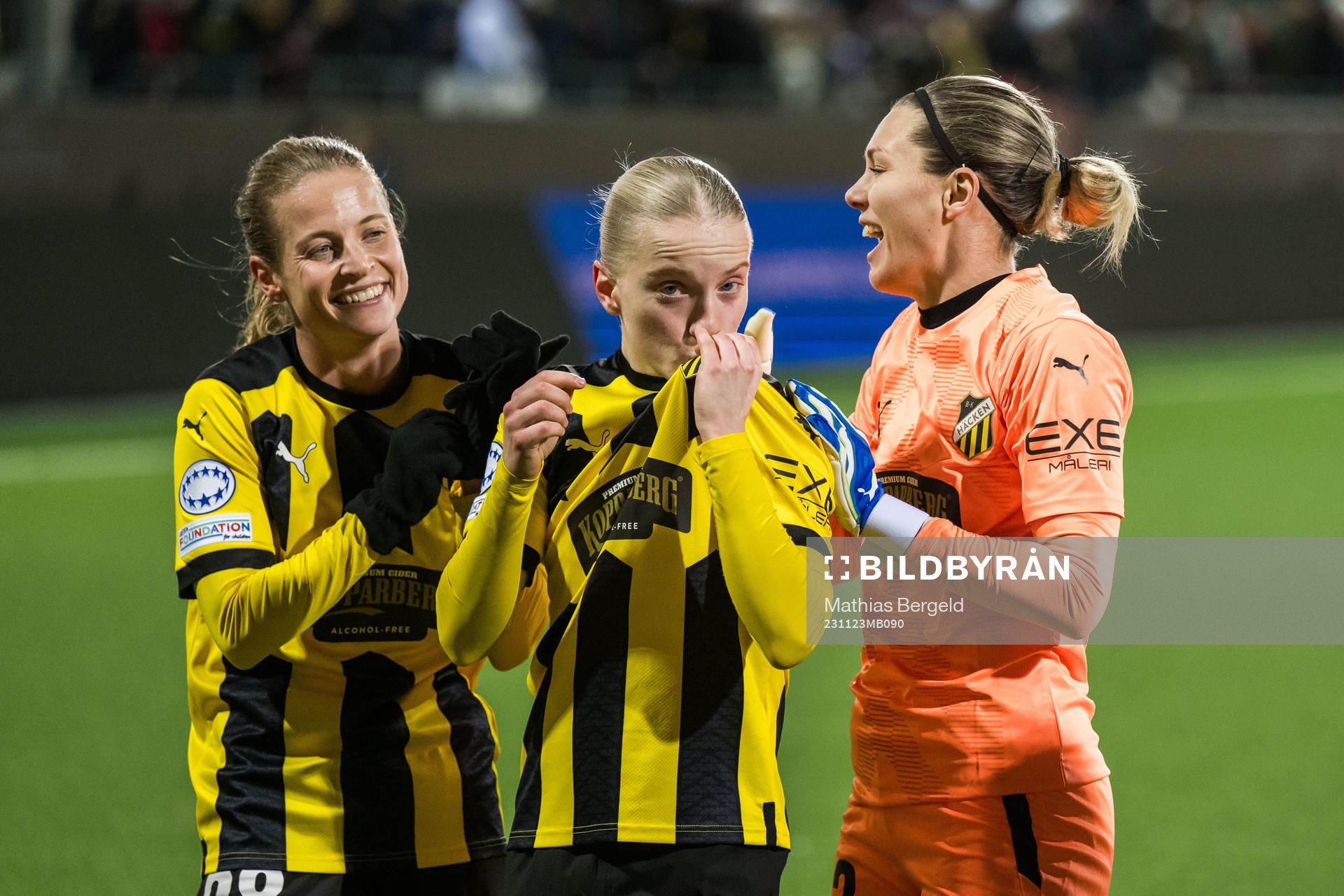 Anna Anvegård, Anna Sandberg and Goalkeeper Jennifer Falk