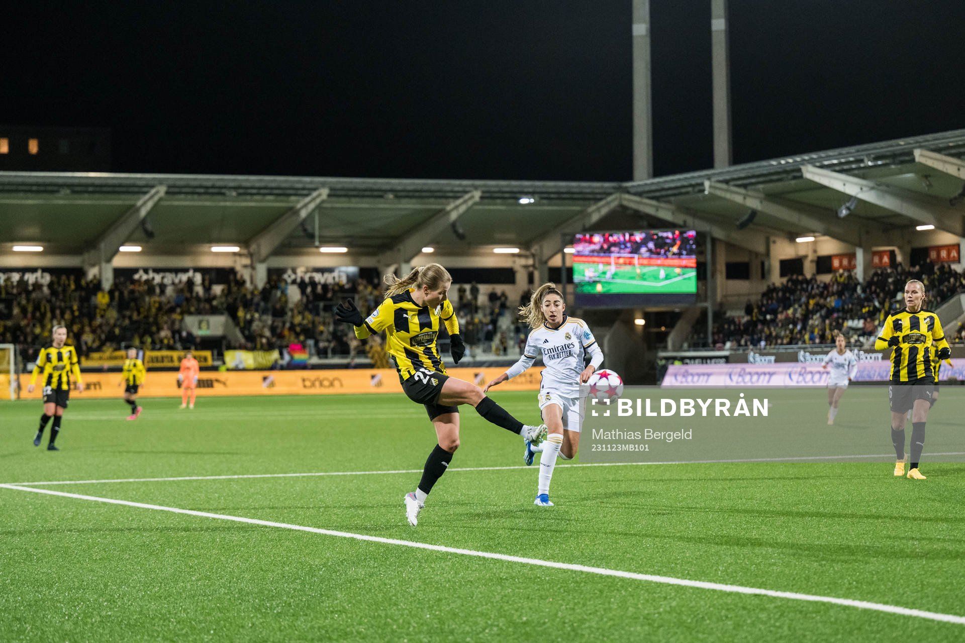Anna Anvegård of Häcken and Olga of Real Madrid during the UEFA Women's Champions League football match between Häcken and Real Madrid on November 23, 2023 in Gothenburg.