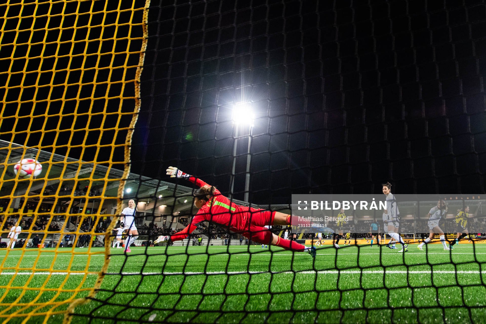 Rusul Rosa Kafaji of Häcken scores 1-1 behind goalkeeper