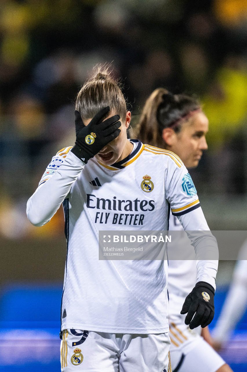 Signe Bruun of Real Madrid in pain