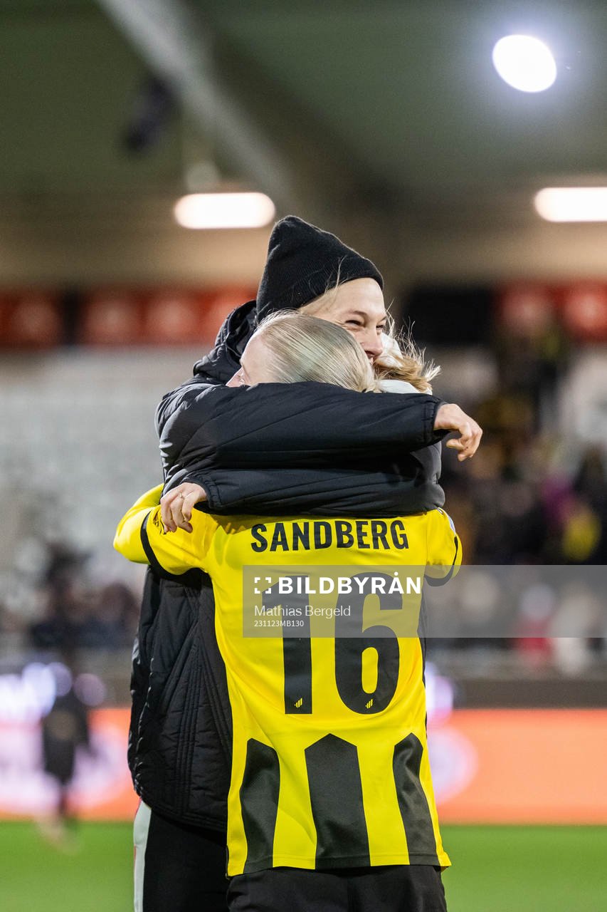 Stine Larsen and Anna Sandberg of Häcken celebrate