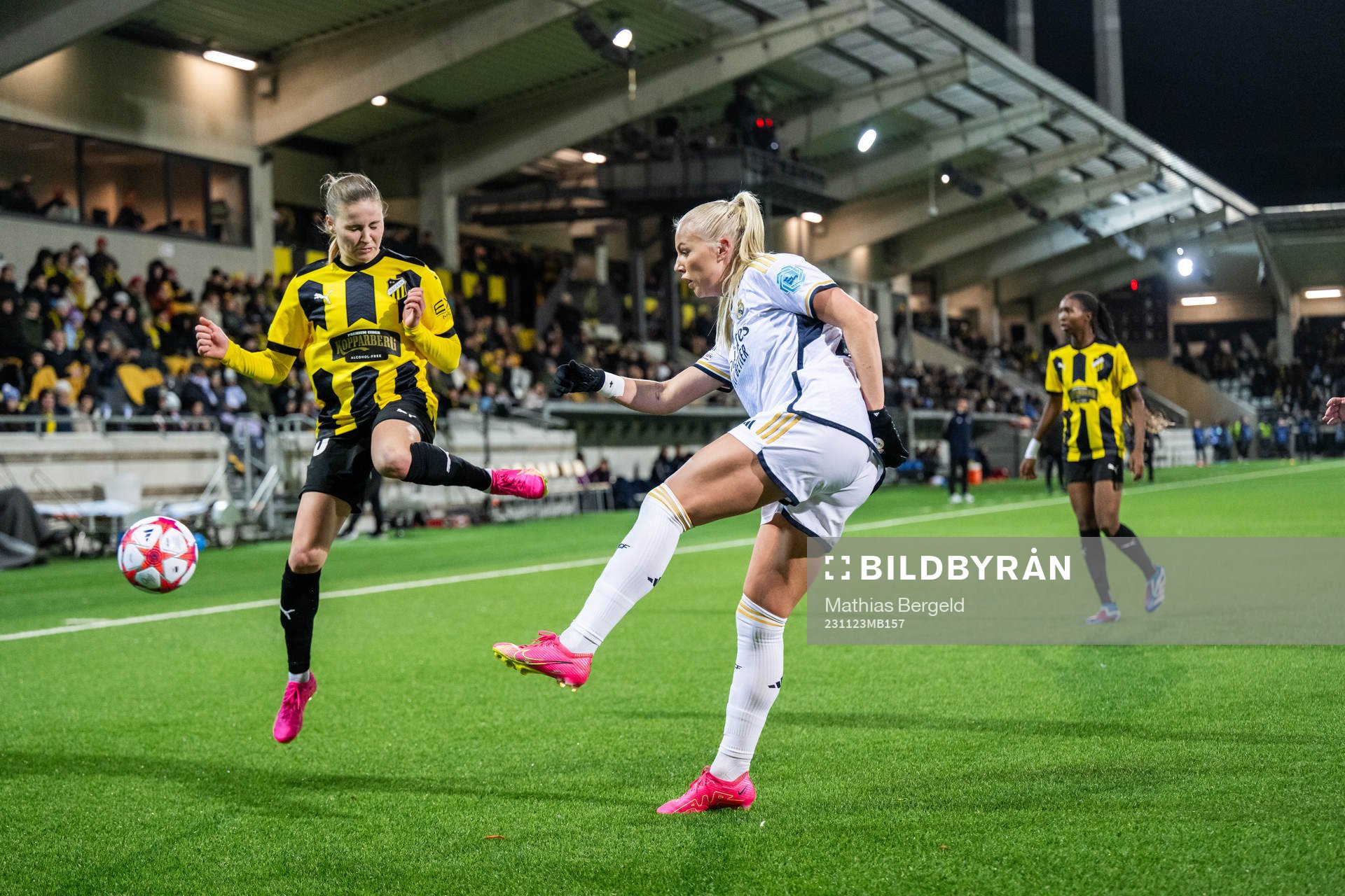 Katariina Kosola of Häcken and Sofie Svava of Real Madrid