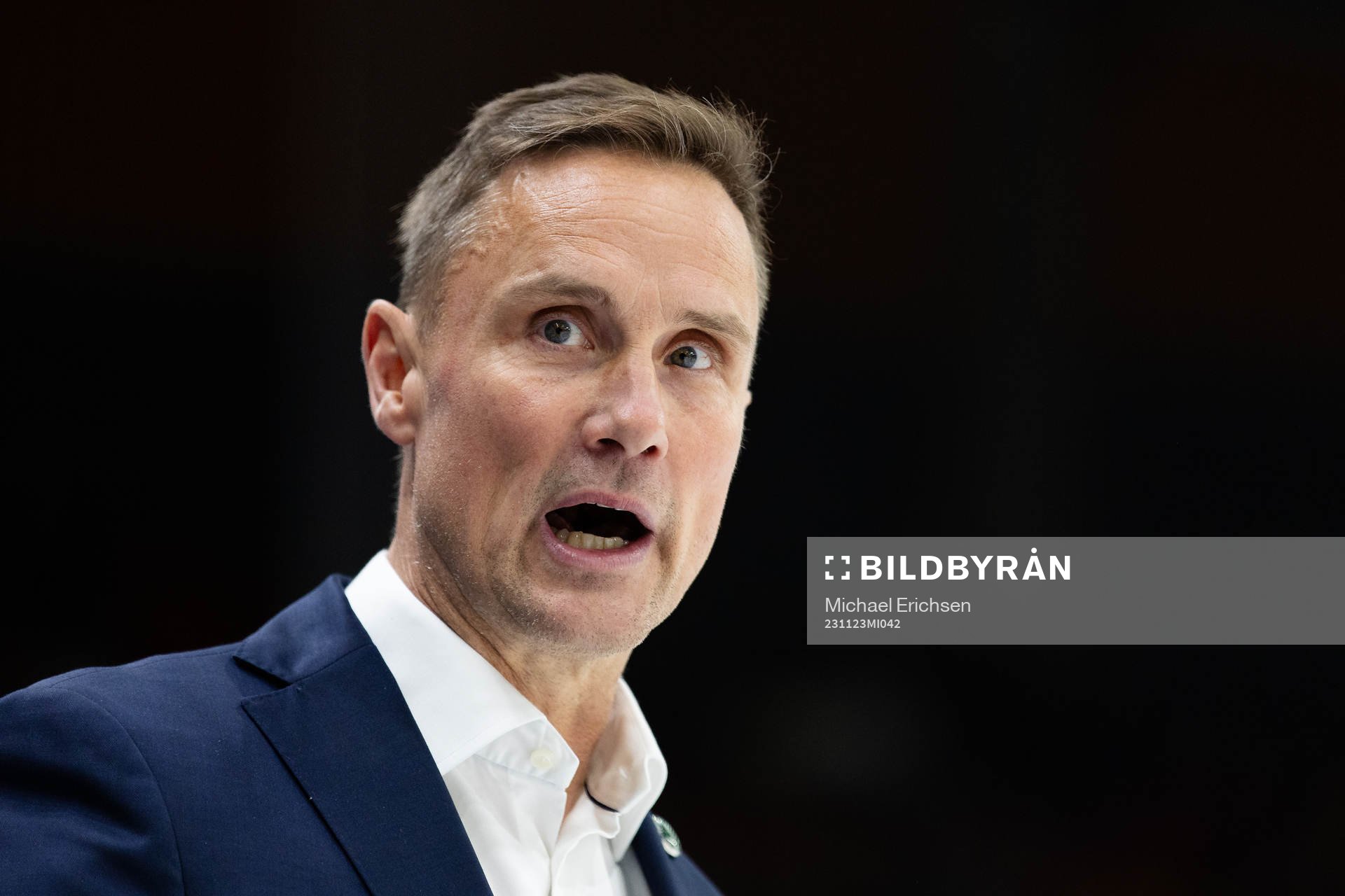 Frölundas tränare Roger Rönnberg reagerar