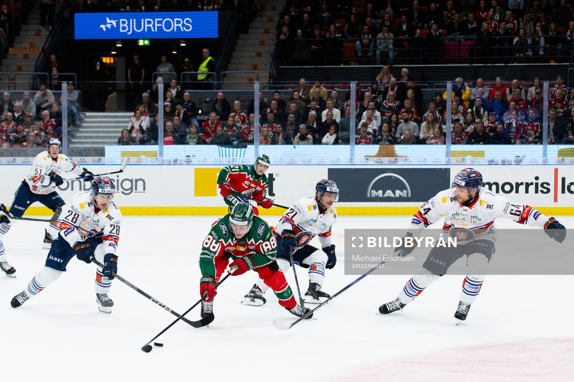 Frölundas Malte Strömwall och Växjös Hugo Gustafsson