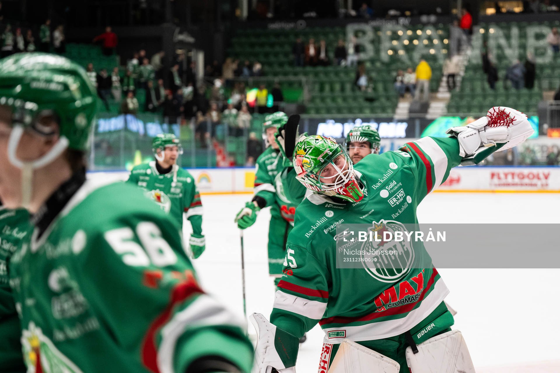 Rögles målvakt Christoffer Rifalk jublar