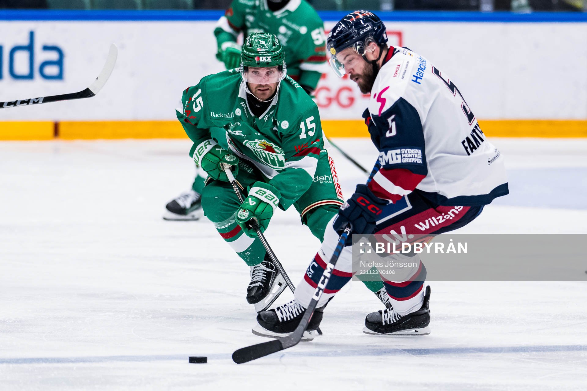 Rögles Simon Ryfors  och Linköpings Oscar Fantenberg