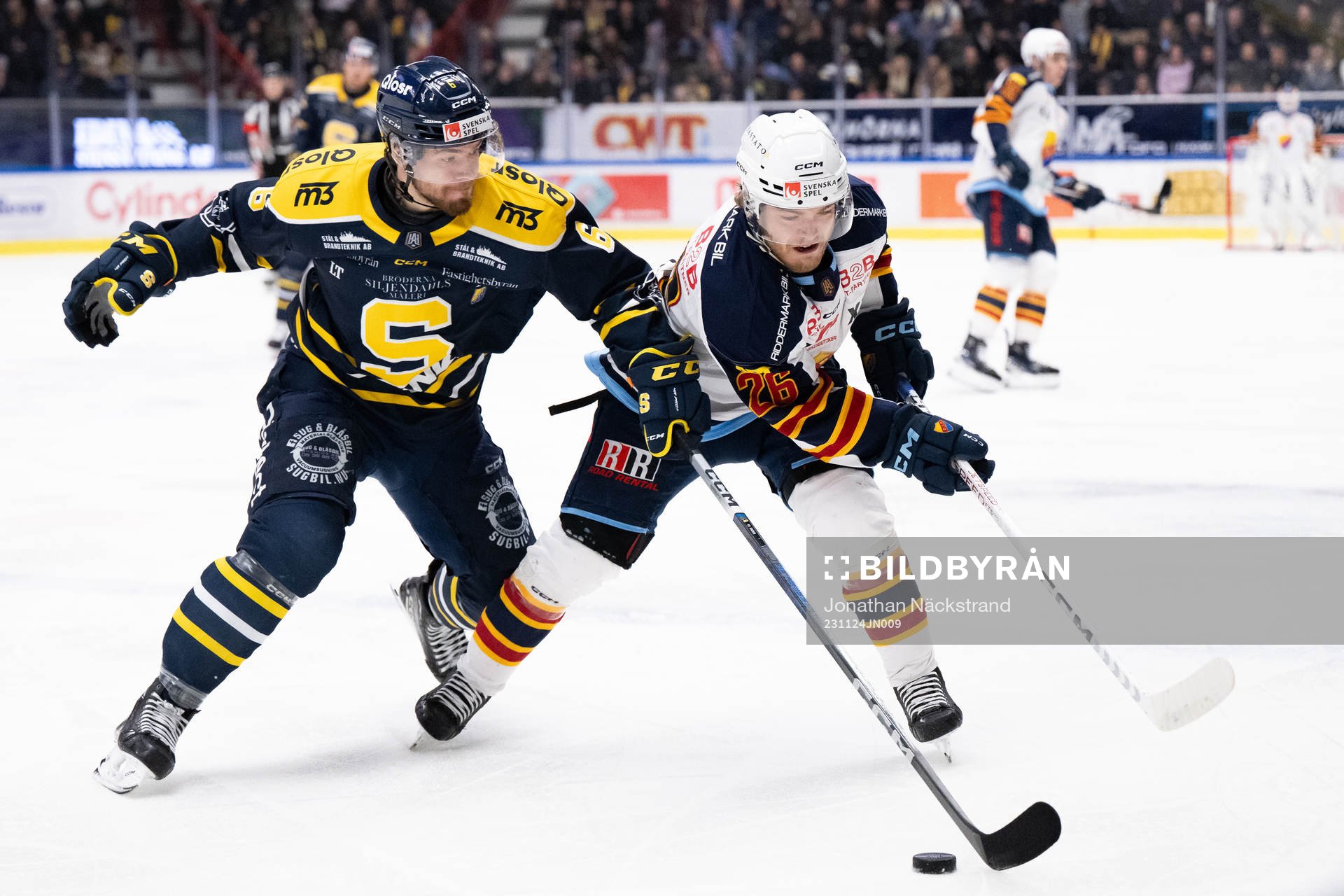 Södertäljes Olli Vainio och Djurgårdens Emil Berglund