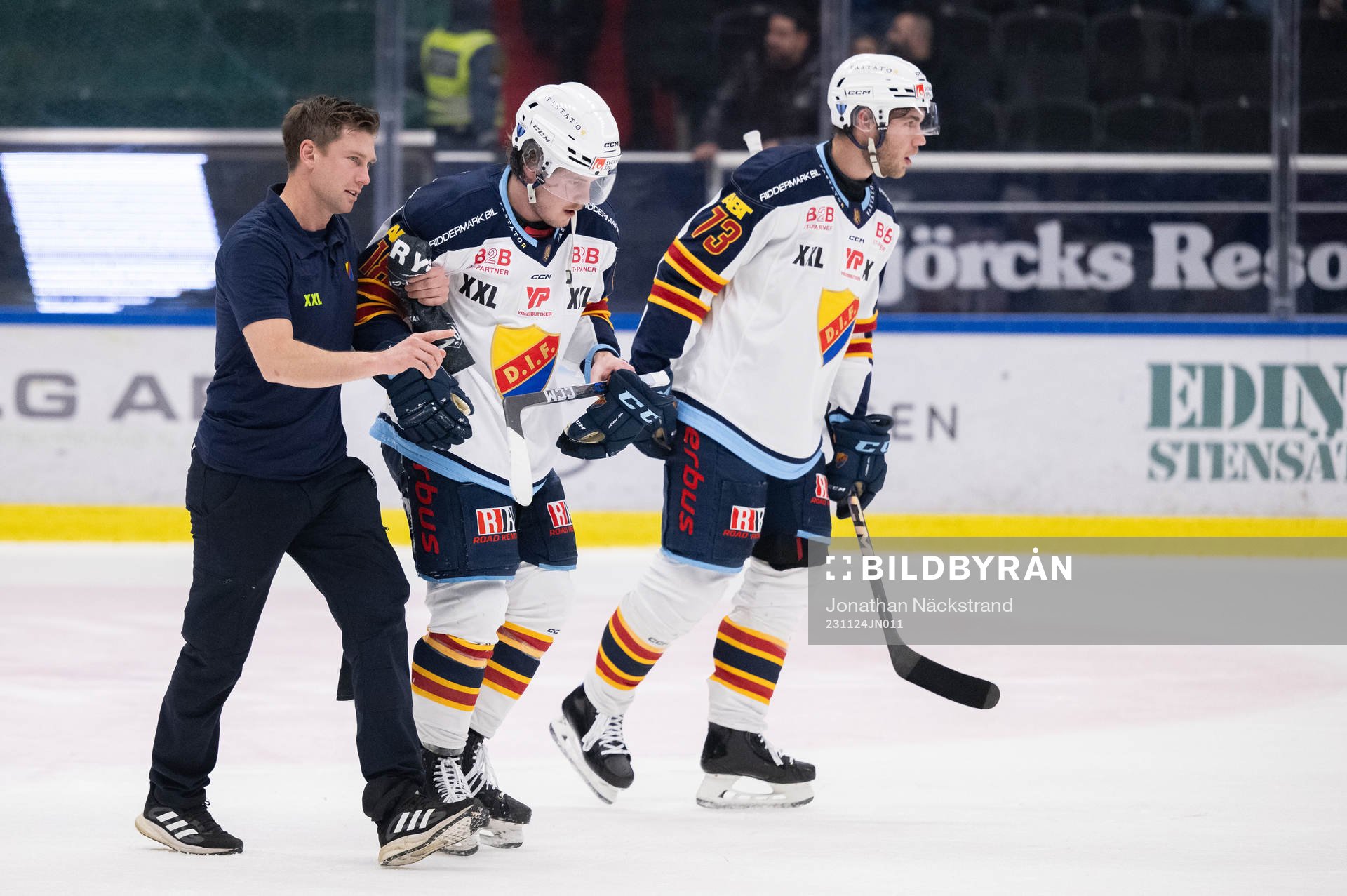 Djurgårdens Zachary Magwood lämnar isen
