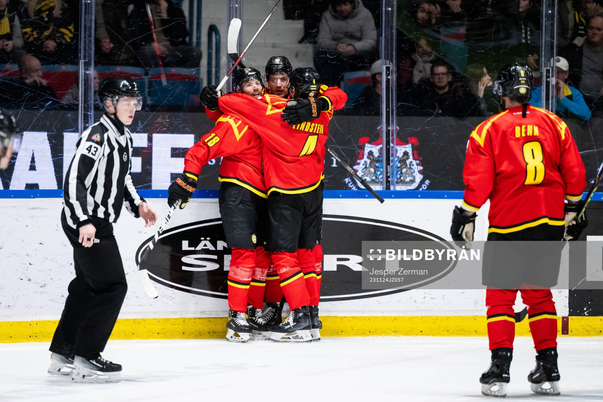 Brynäs Miks Indrasis jublar med lagkamrater