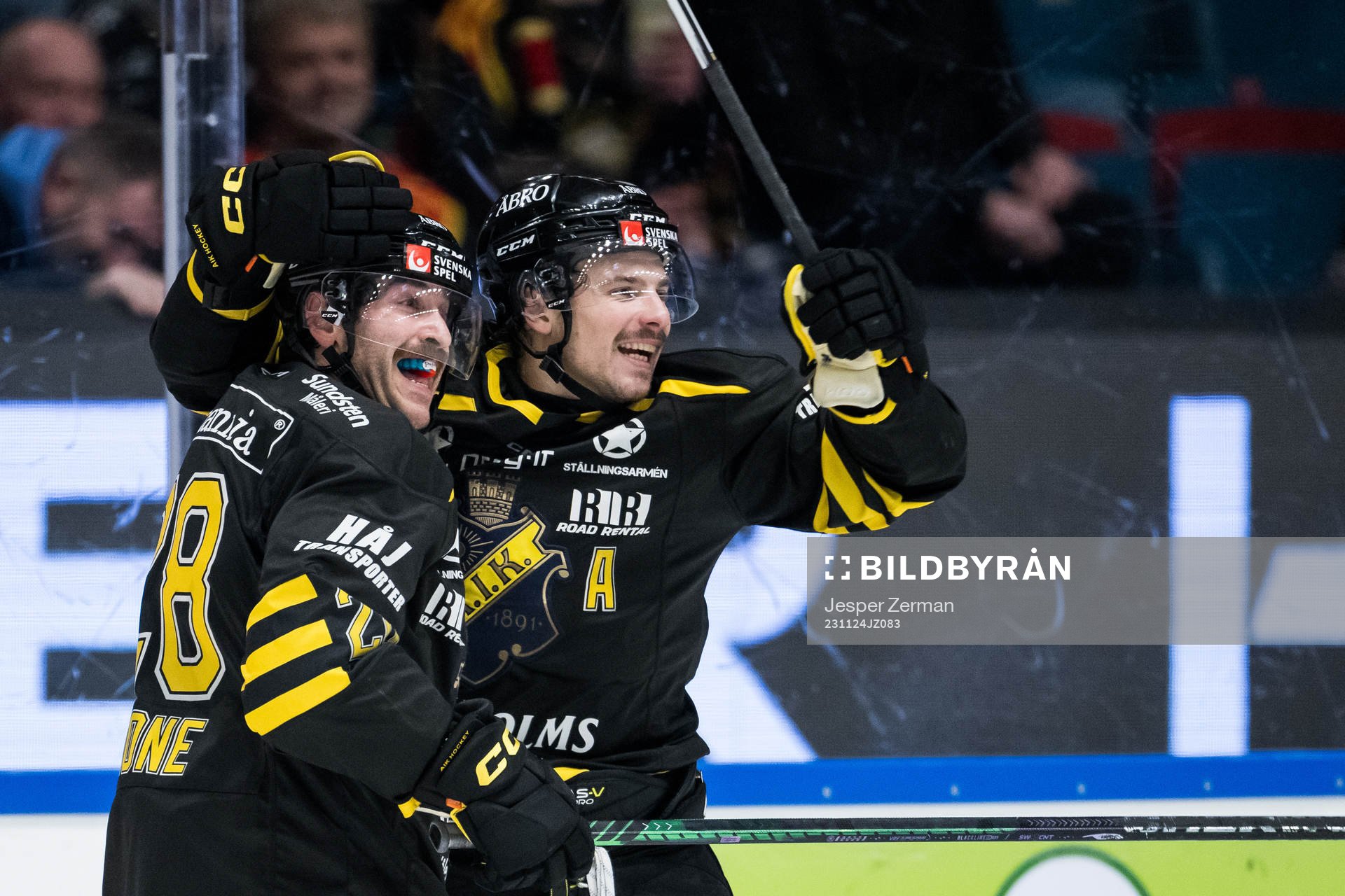 AIKs Mathew Maione och Gerry Fitzgerald jublar
