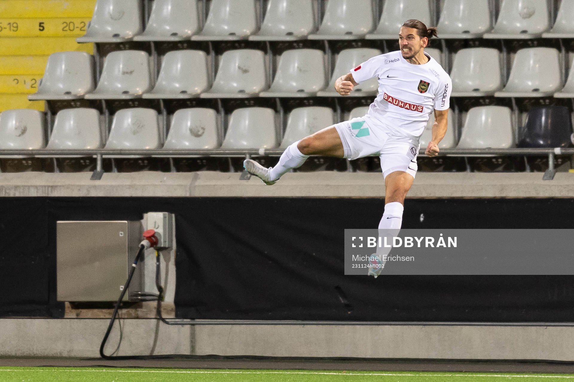 Brommapojkarnas Nikola Vasic jublar