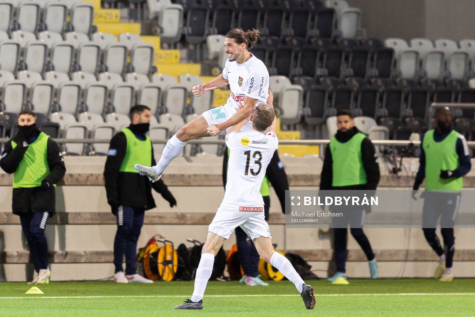 Brommapojkarna Nikola Vasic jublar