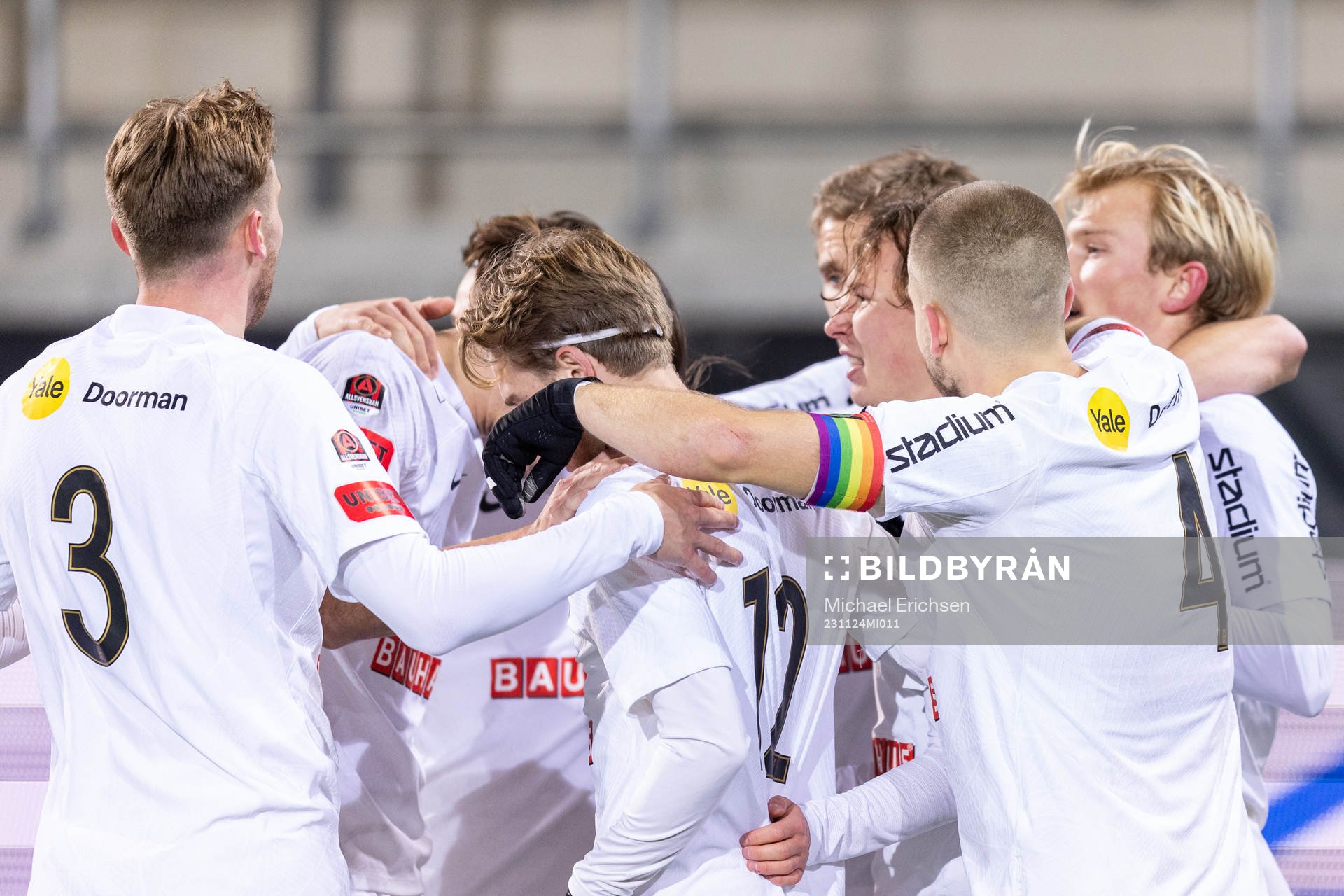 Brommapojkarnas Alex Timossi Andersson jublar
