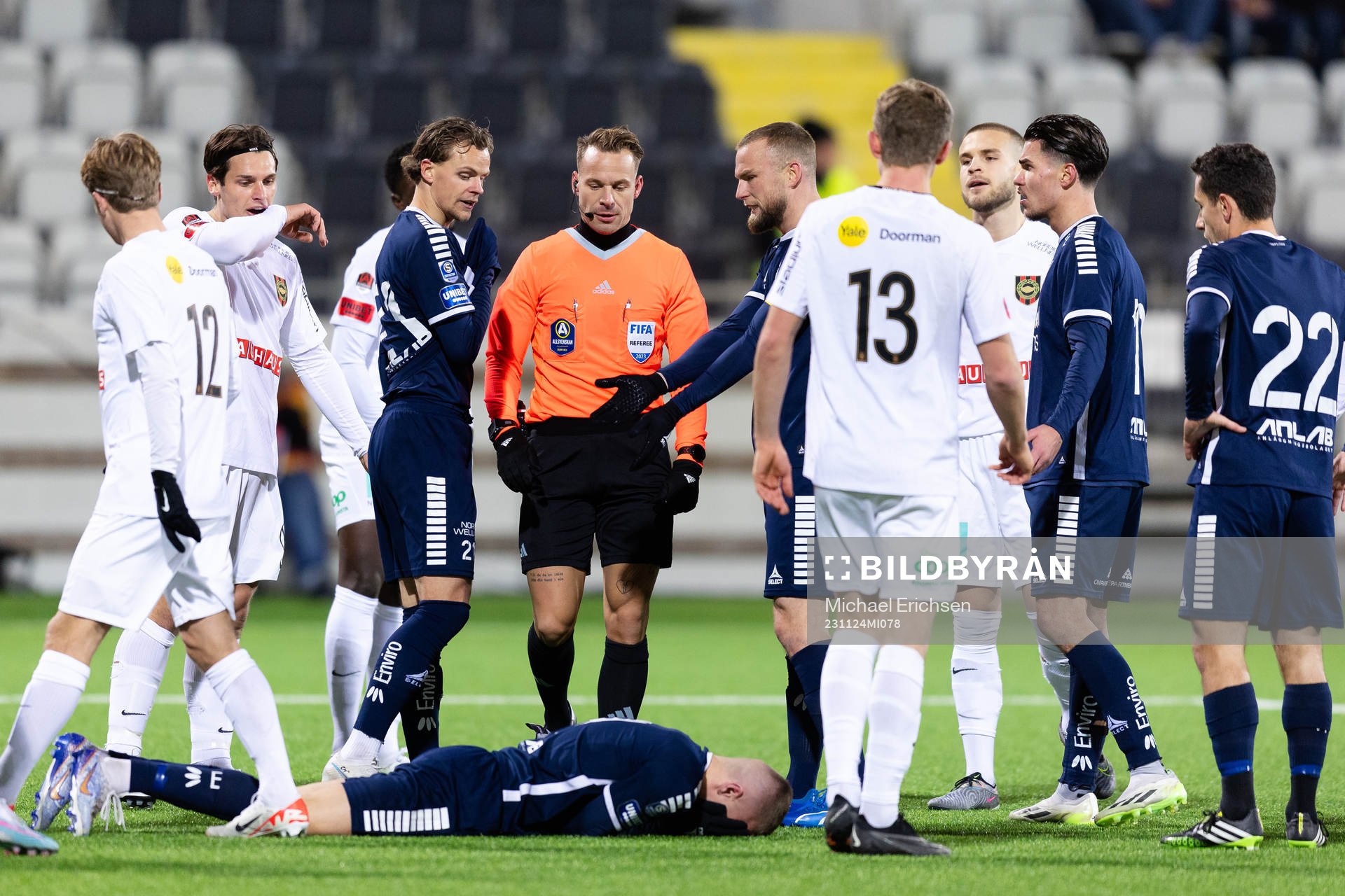 Utsiktens Lucas Hedlund liggande i Brommapojkarnas