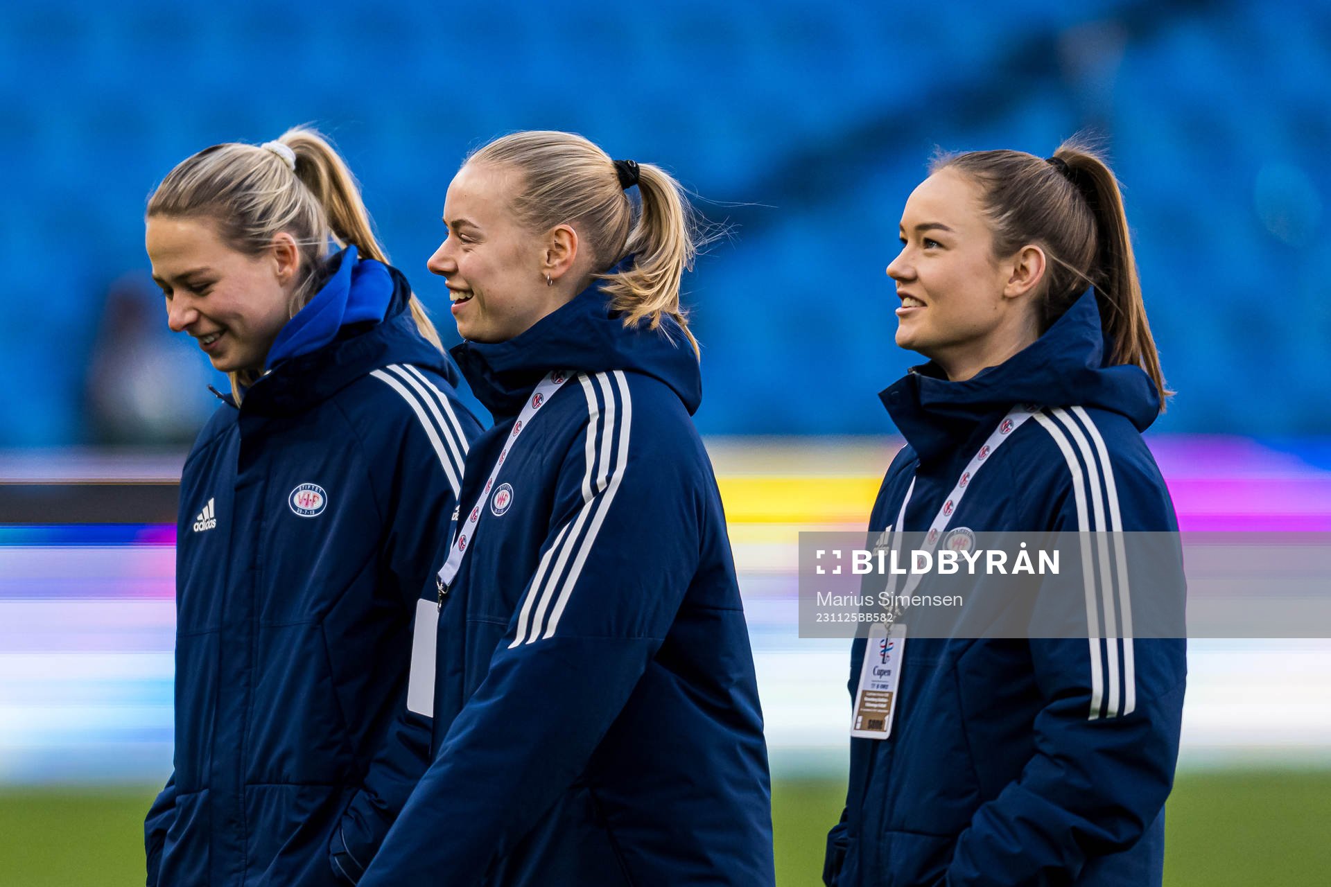 Thea Bjelde and Janni Thomsen of Vålerenga arrives