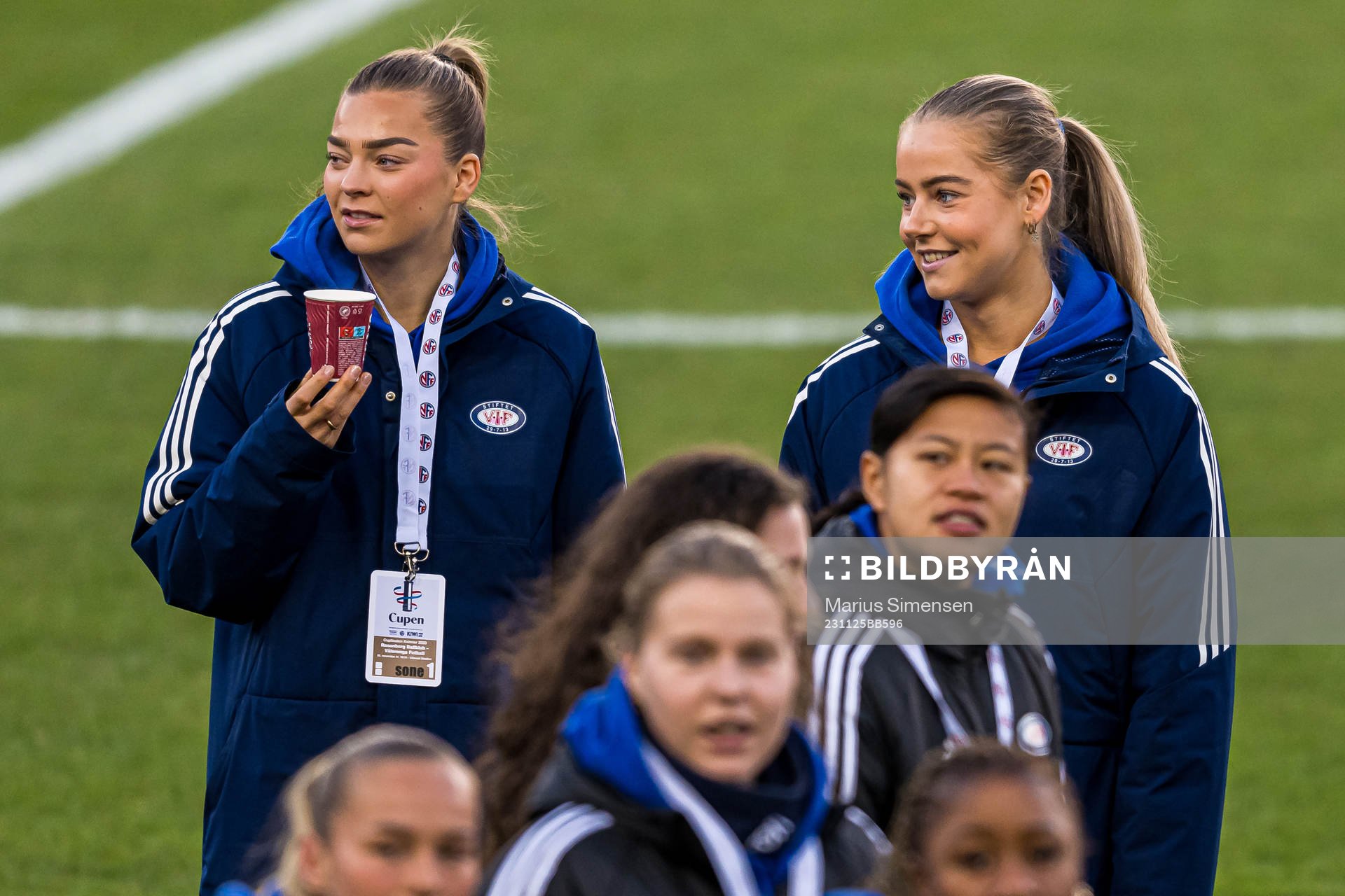 Malin Skulstad Sunde and Selma Pettersen of Vålerenga