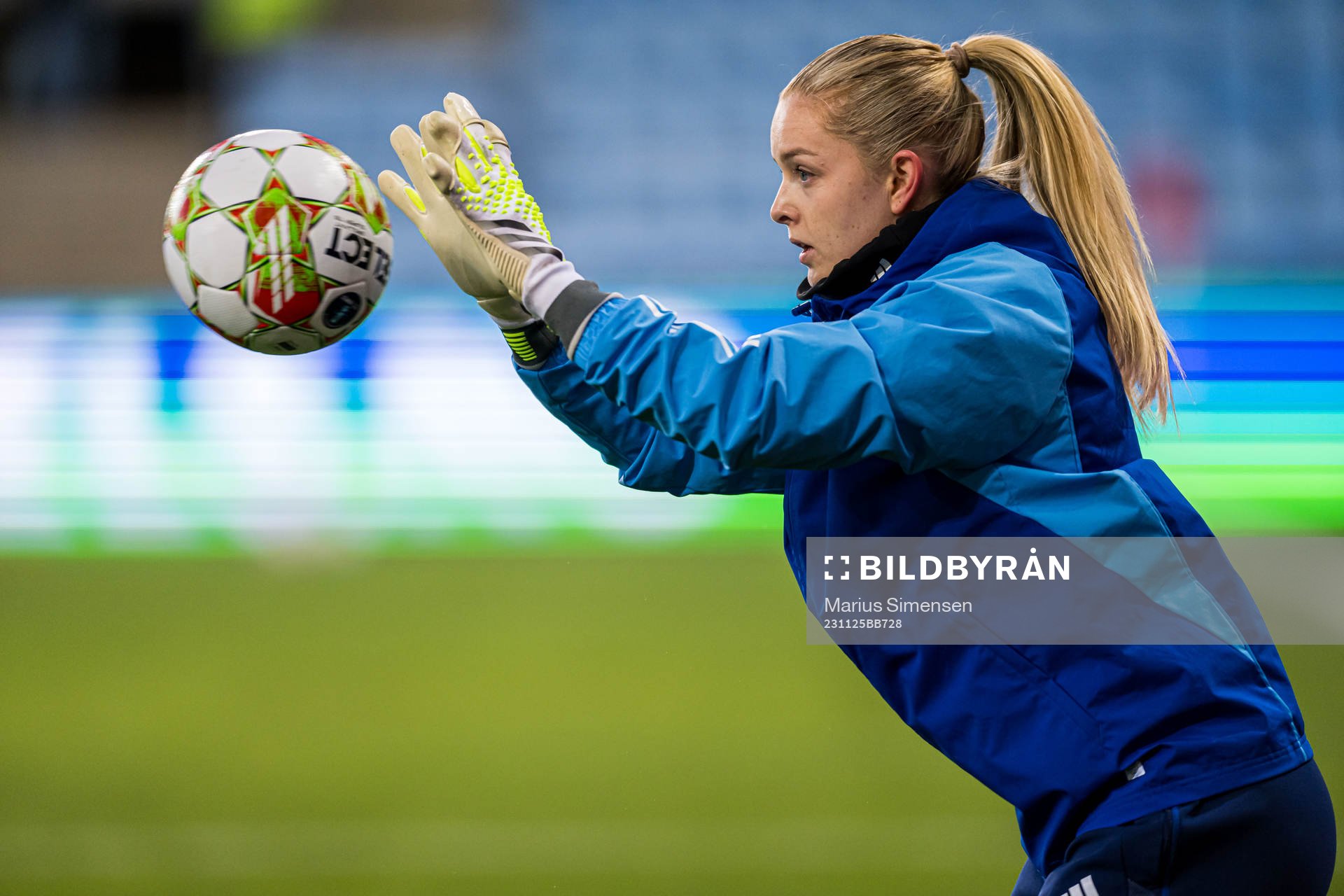 Guro Pettersen of Vålerenga warms up ahead of the cup final between Rosenborg and Vålerenga on November 25, 2023 in Oslo.
