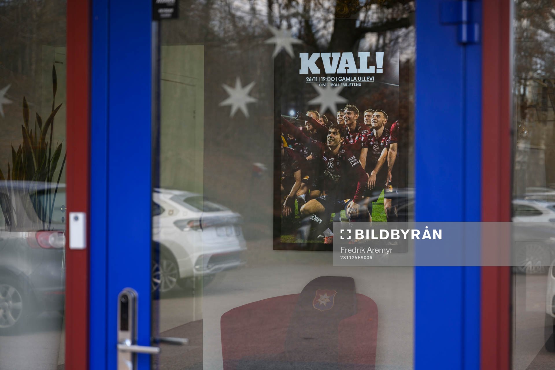 En ljustavla med information om kvalmatch