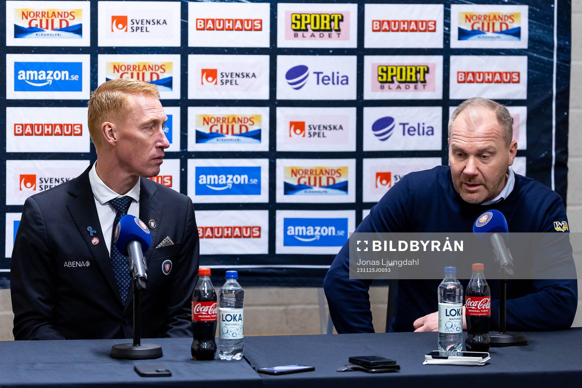 Växjös tränare Jörgen Jönsson och HV71s tränare Johan