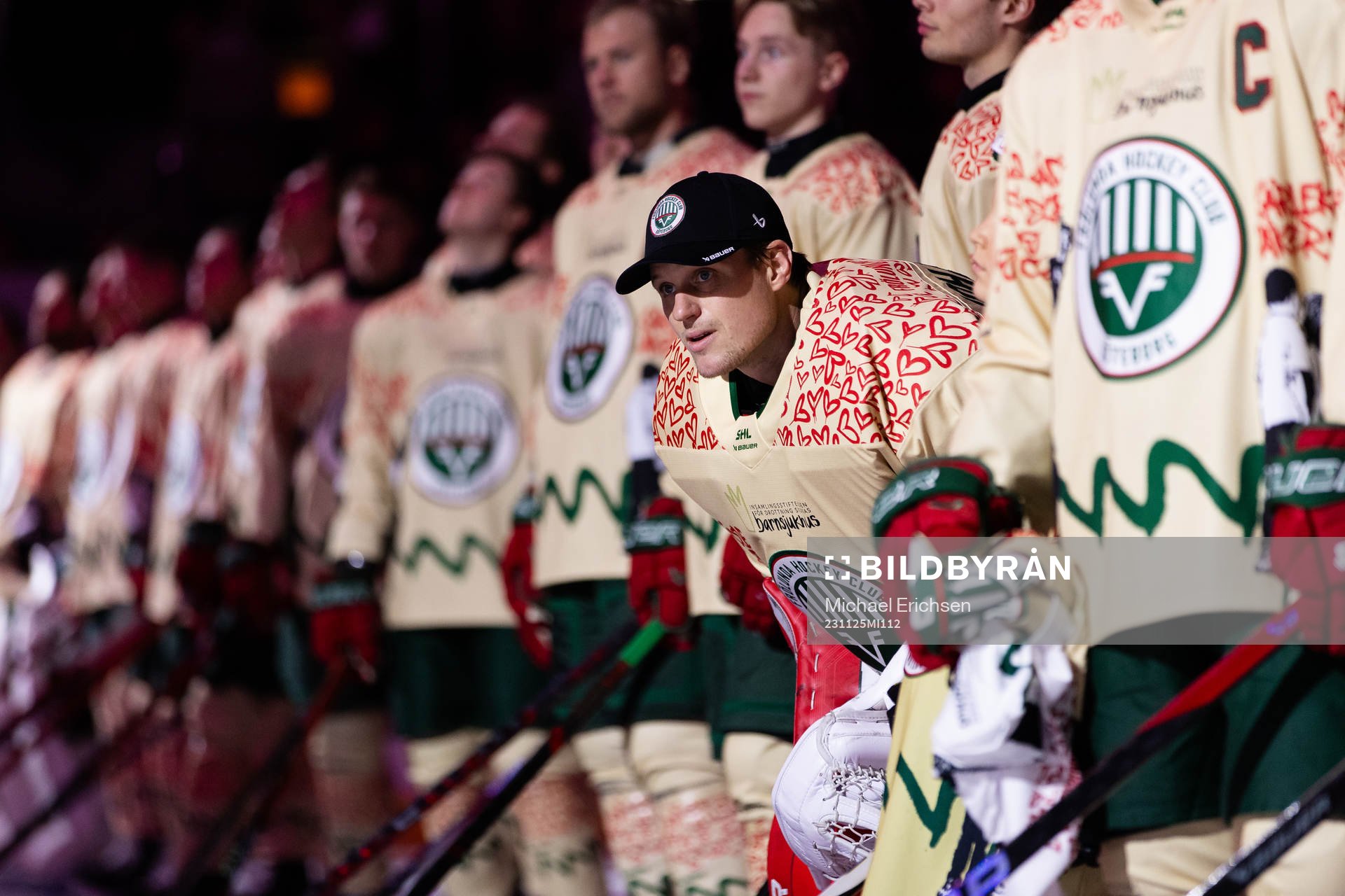 Frölundas målvakt Lars Johansson på line up innan