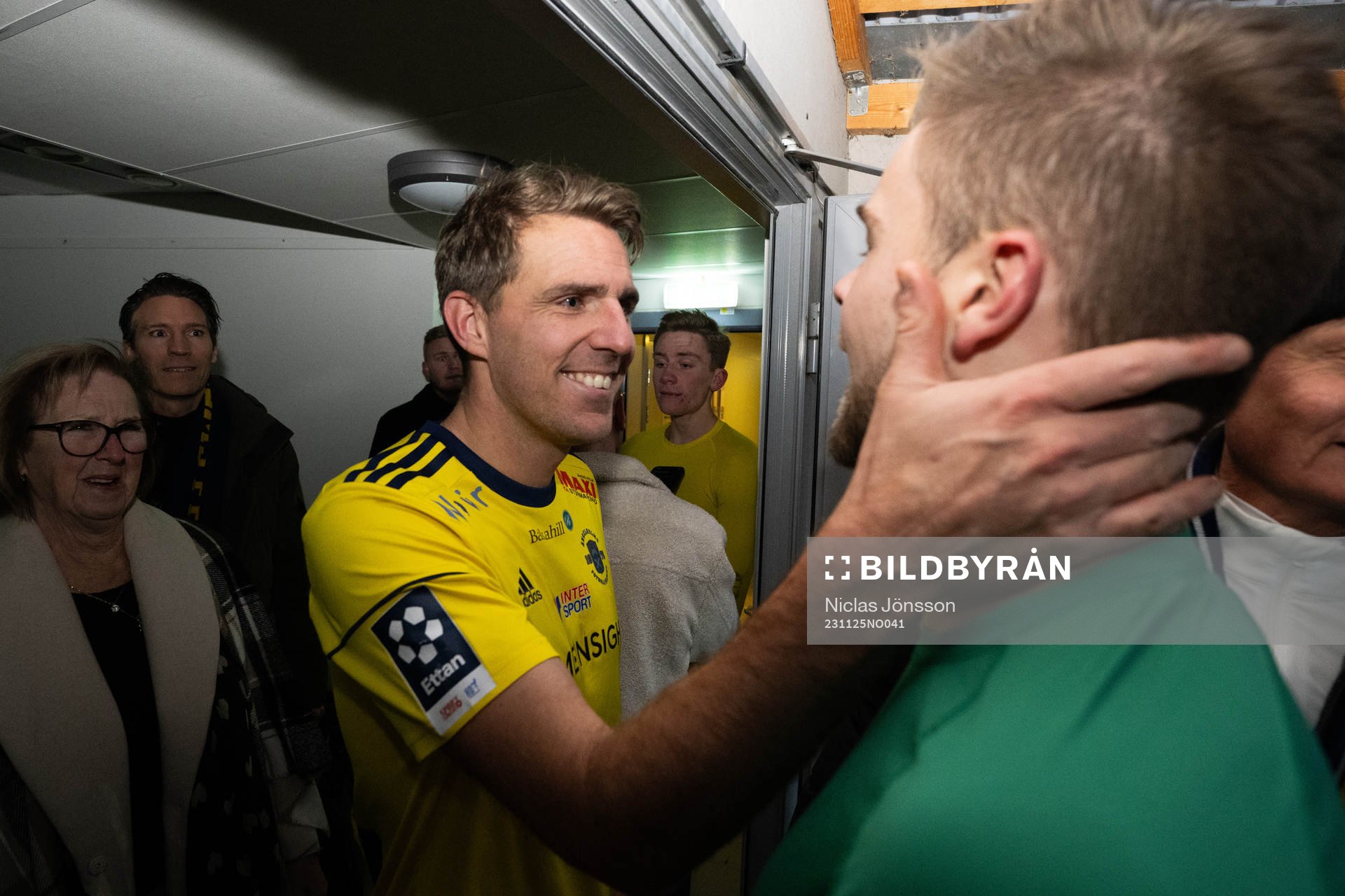 Ängelholms Johan Oremo jublar effter kvalet till Ettan