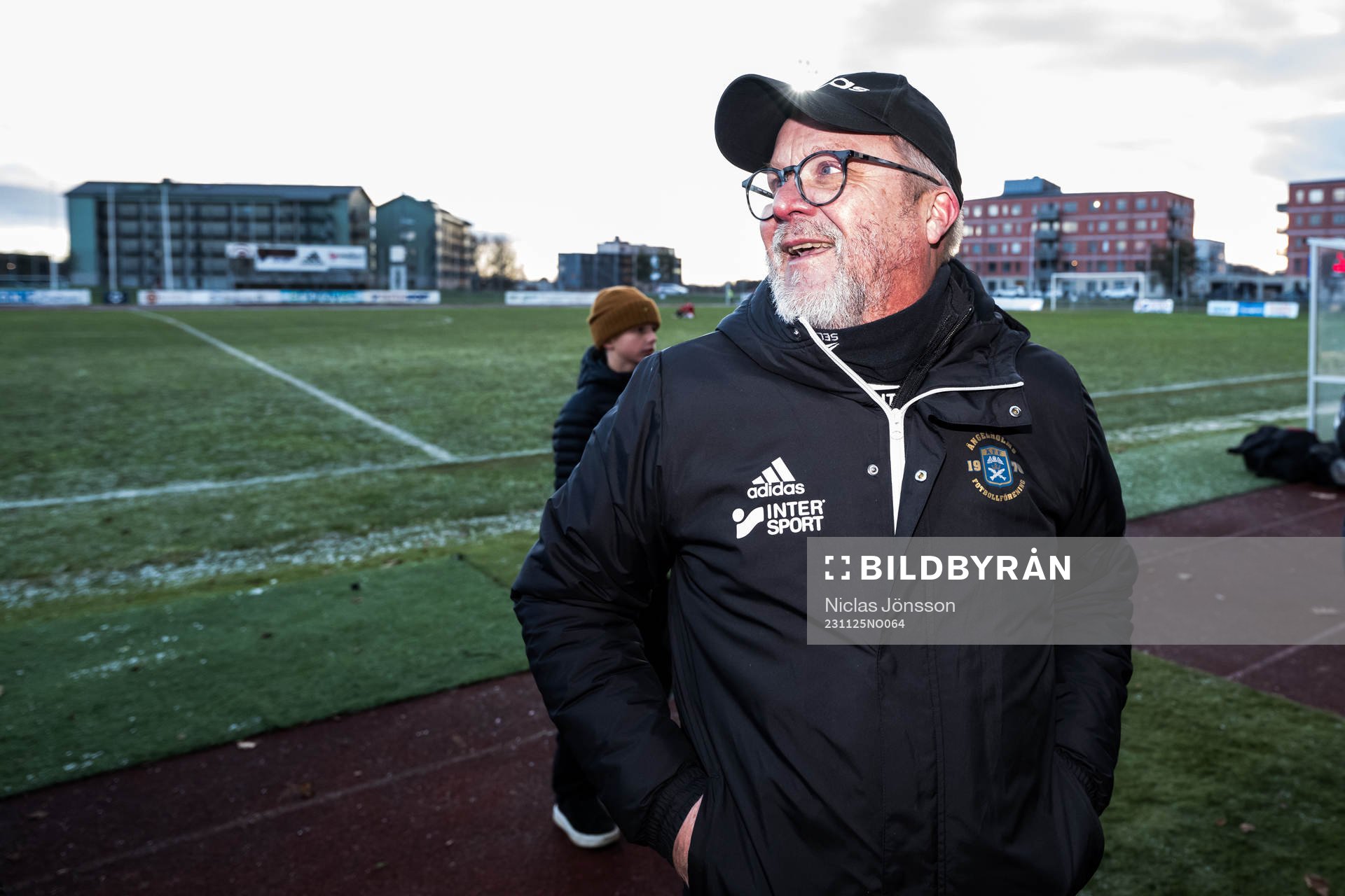 Ängelholms tränare Roar Hansen jublar