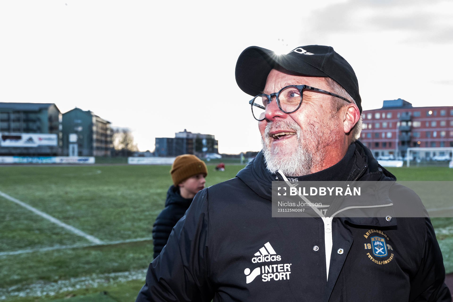 Ängelholms tränare Roar Hansen jublar