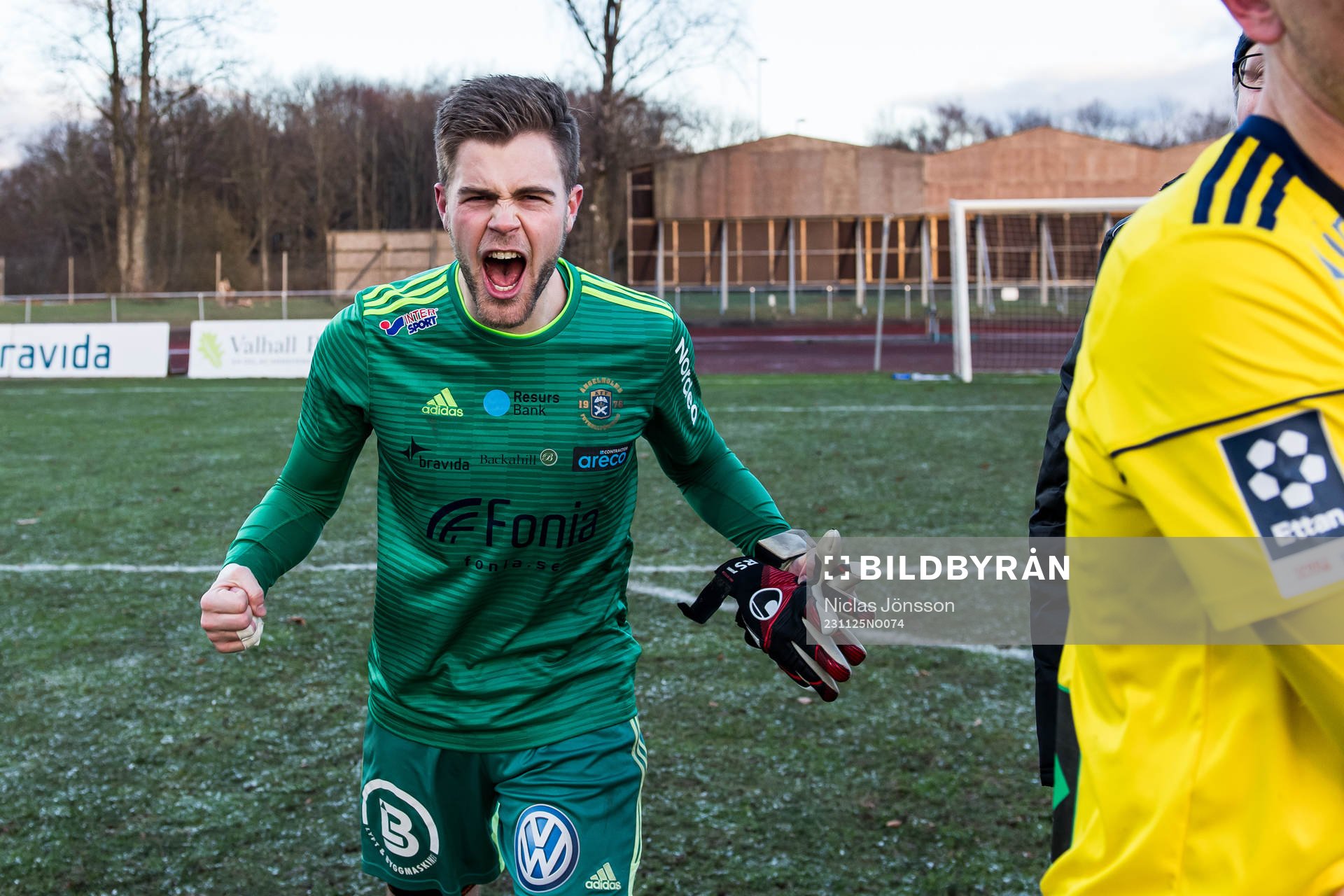 Ängelholms målvakt Robin Streifert jublar