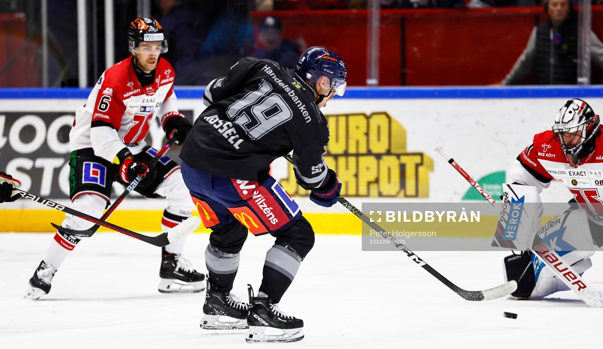Linköpings Patrick Russell och Örebros målvakt Jhonas